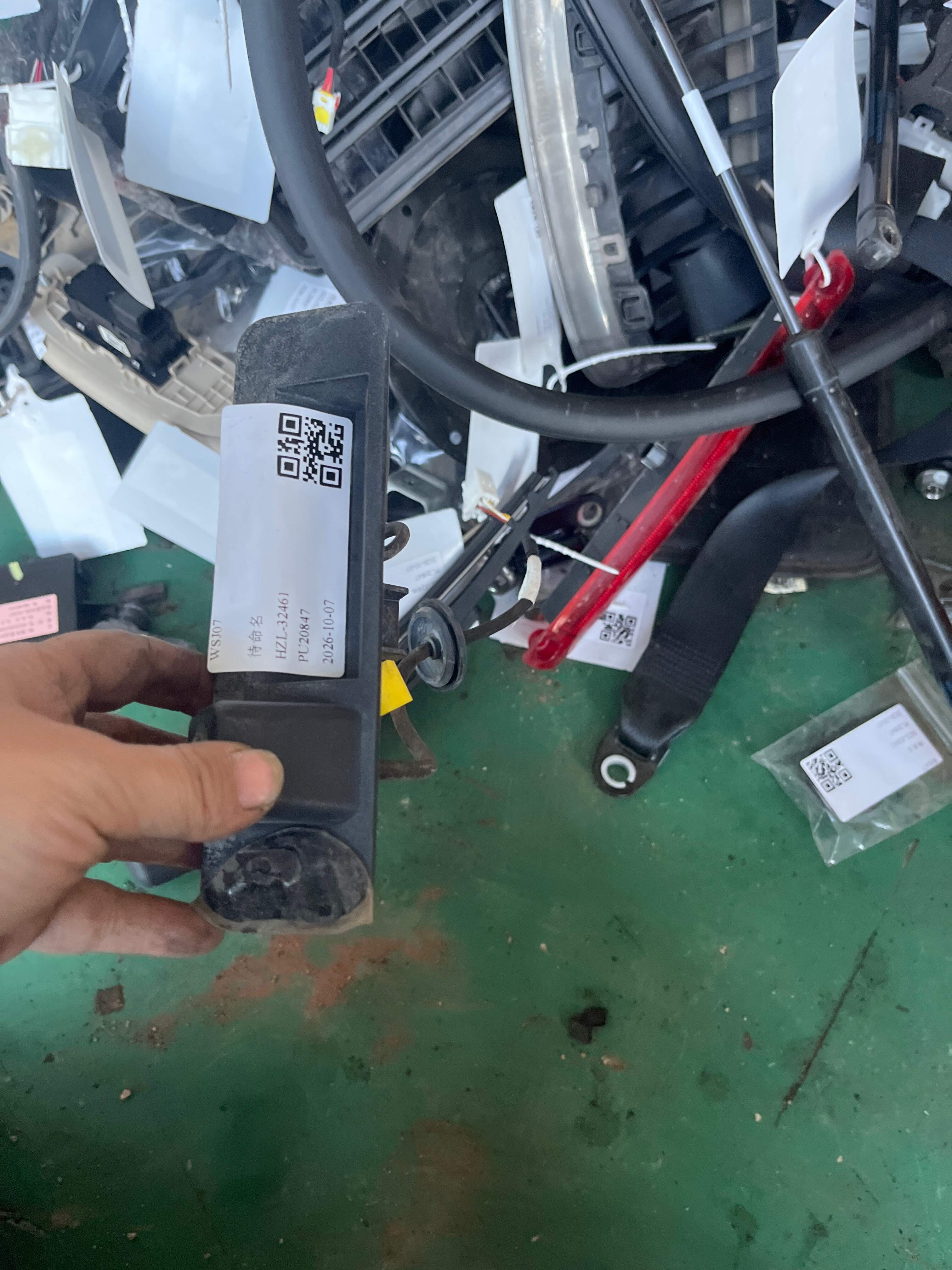 MEH3797300 行李箱盖开关