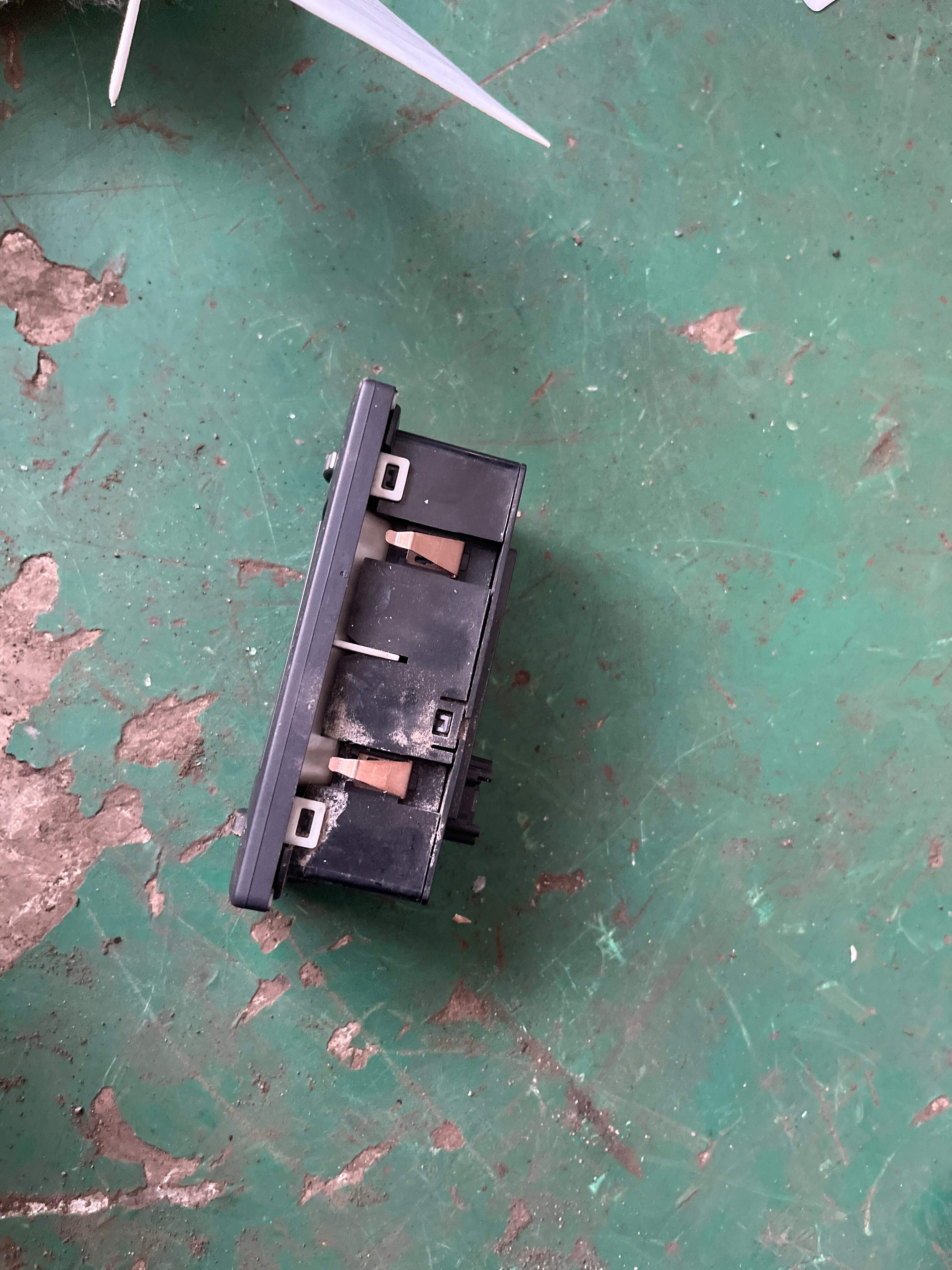 LR039741 Light Switch