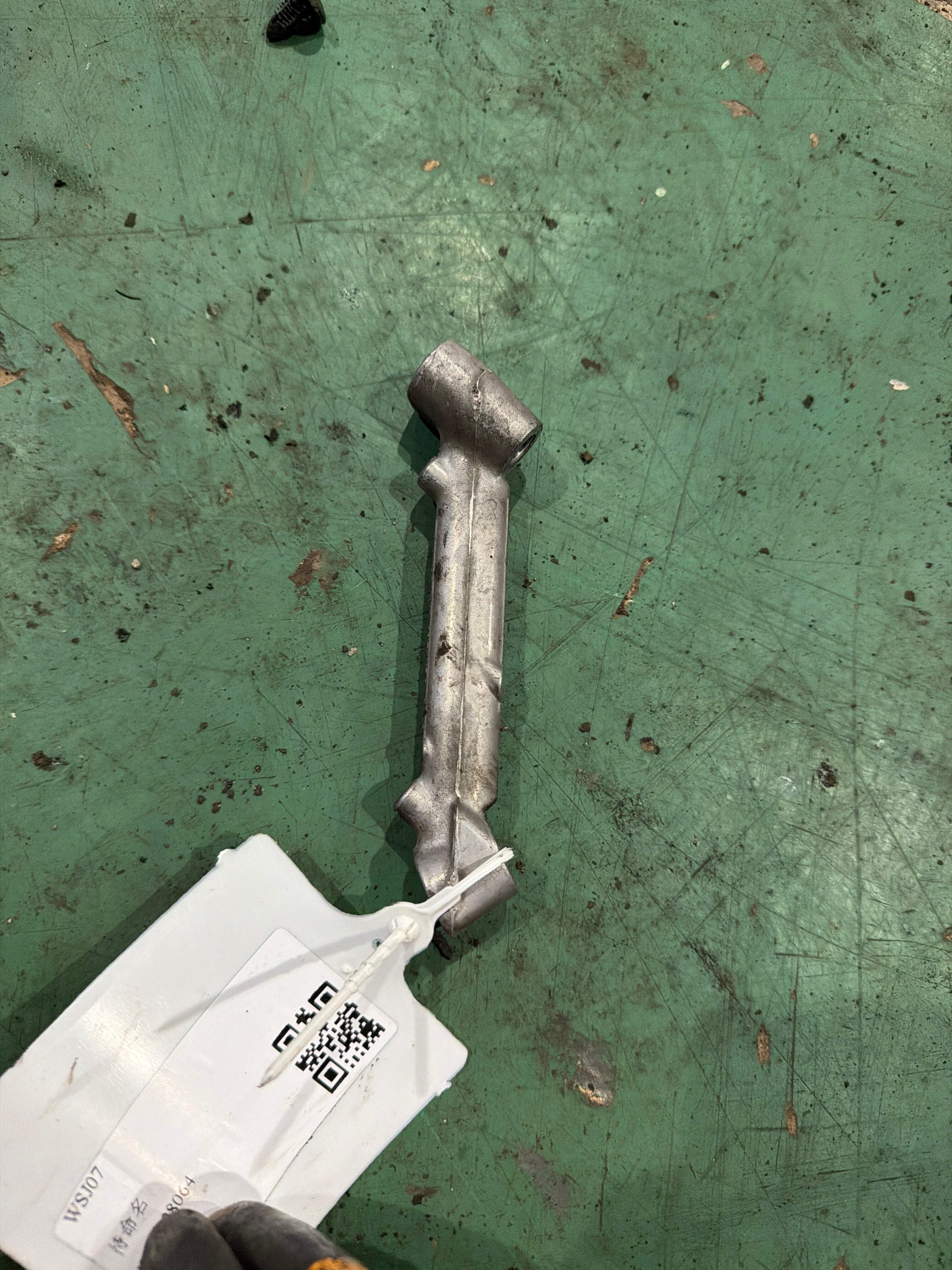 06F129723F 进气歧管支架