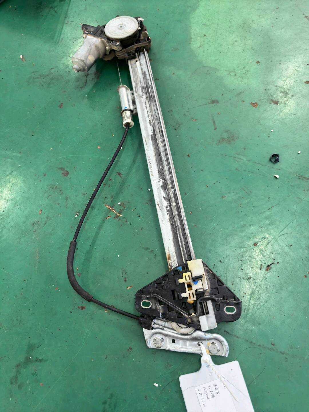 72210TL0003 前门玻璃升降器总成(右)