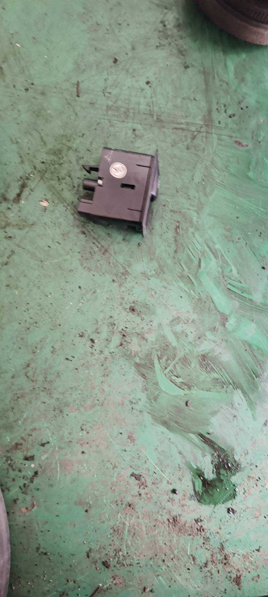 A25182005109051 Front Door Window Switch, Right
