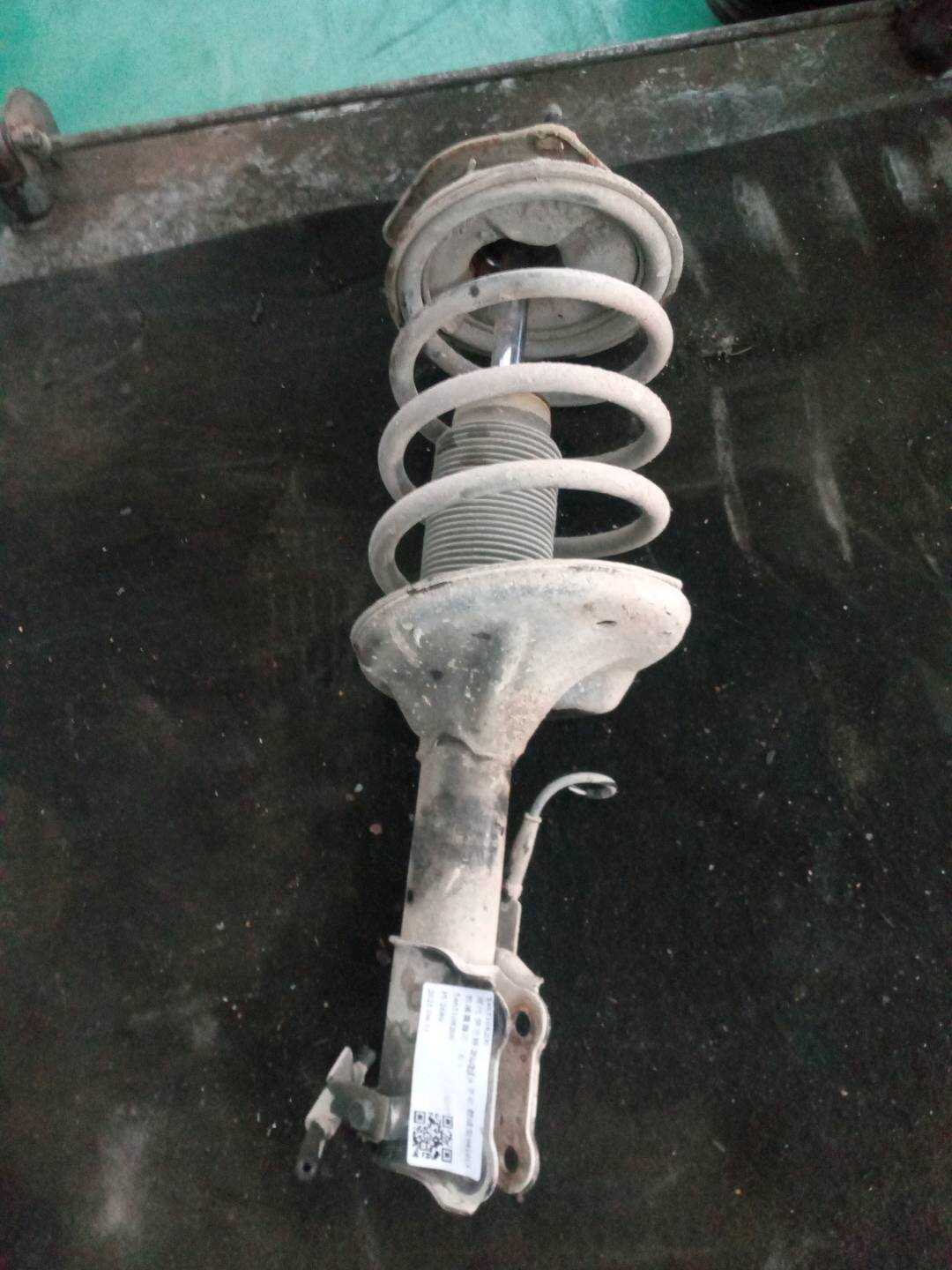 5465108200 前减震器芯(左)