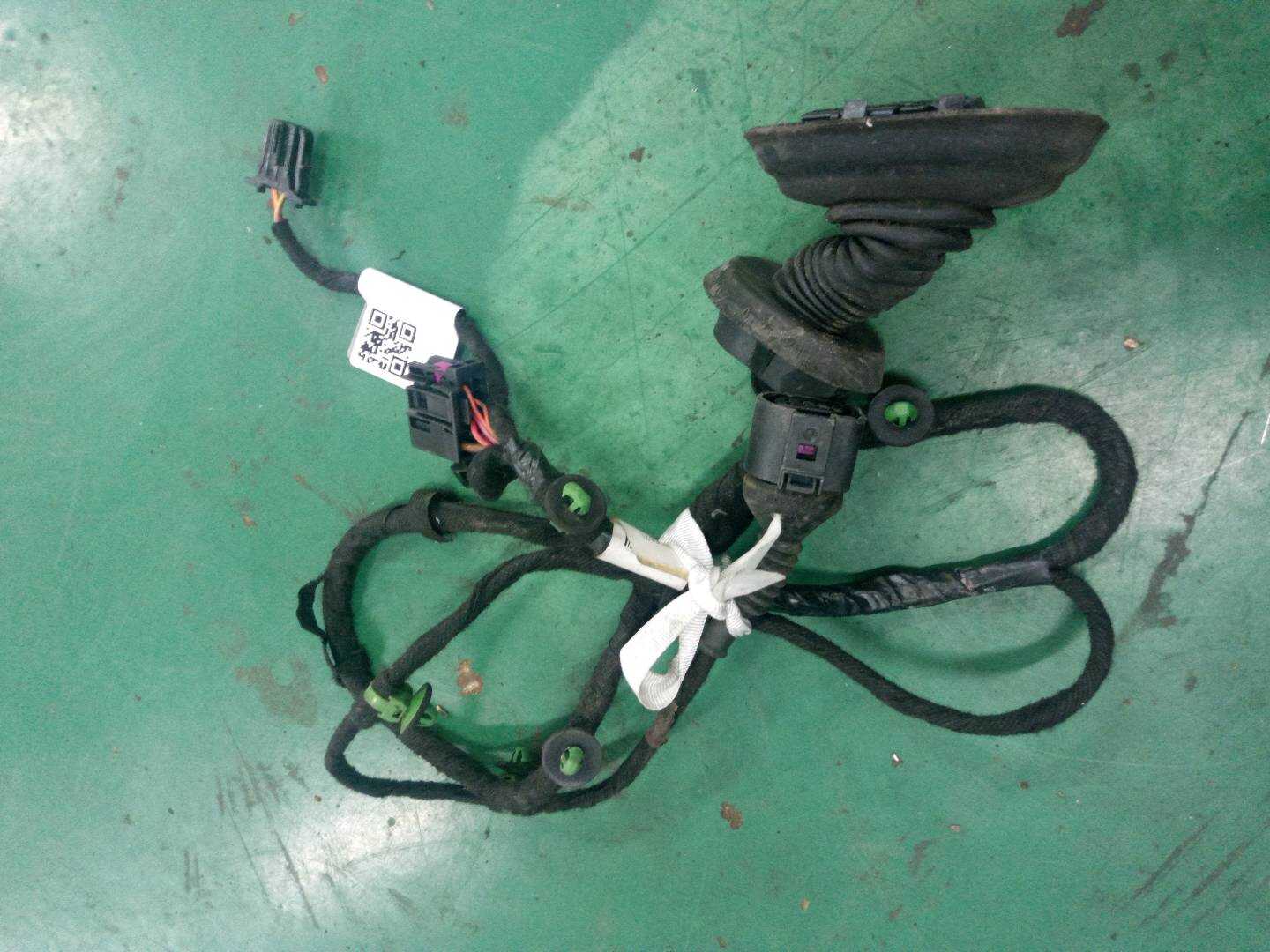 L8E0971687L 车门电线束 用于带车窗玻璃 电动升降装置的车型