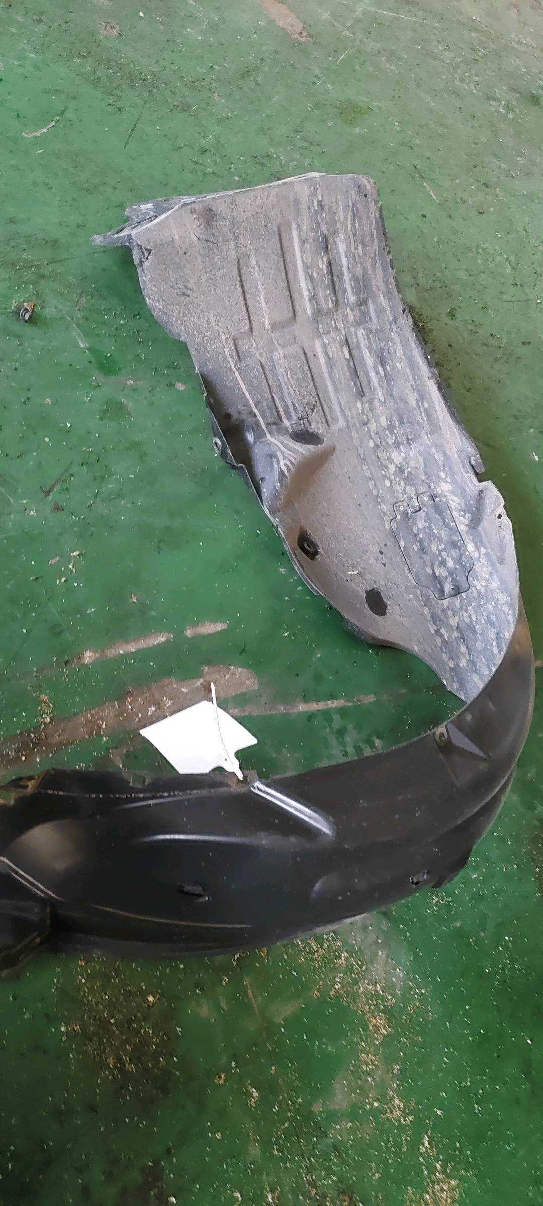 868114Q000 前叶子板内衬(左)