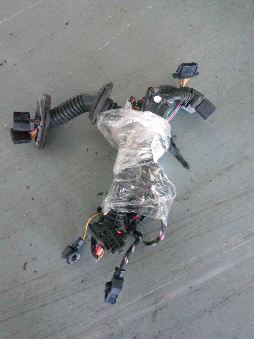7L6971120BA Front Door Wiring Harness, Left
