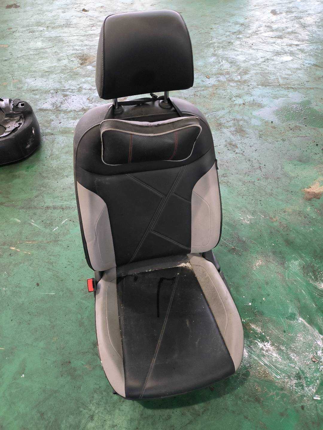 L5CG881775C 驾驶员座椅