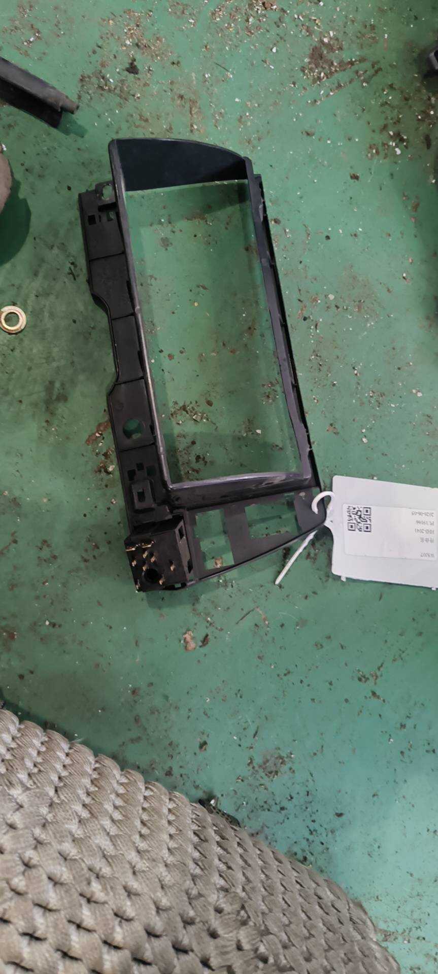 323857059 Instrument Cluster Bezel