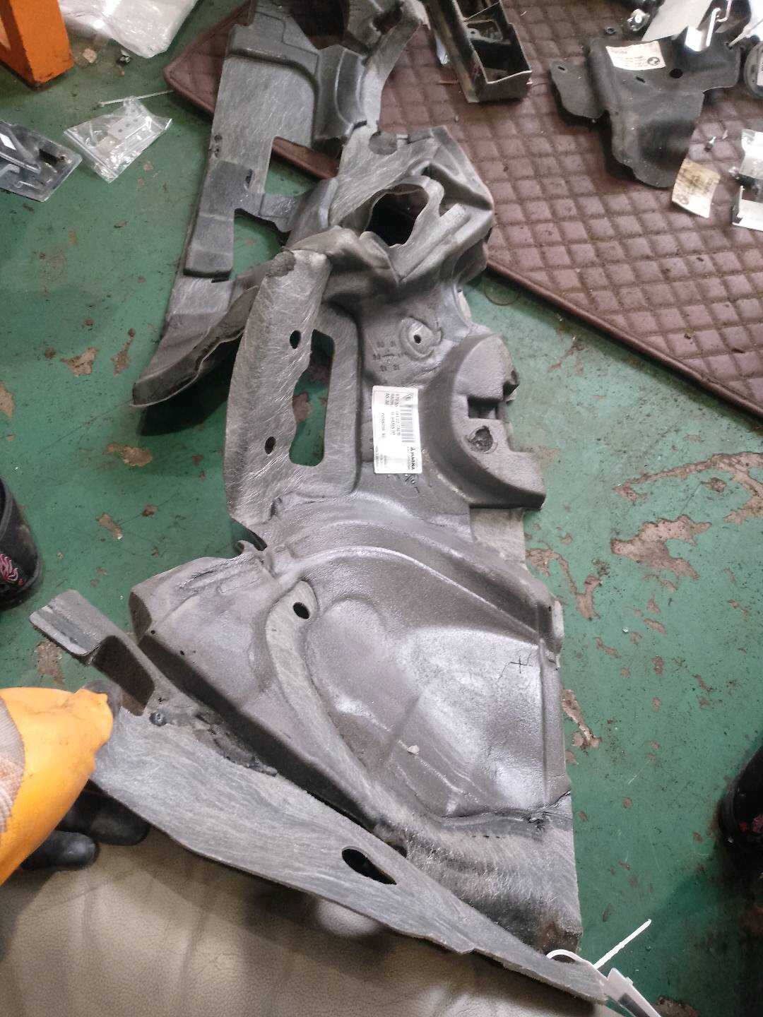 97055664402 后轮罩吸音器(右)