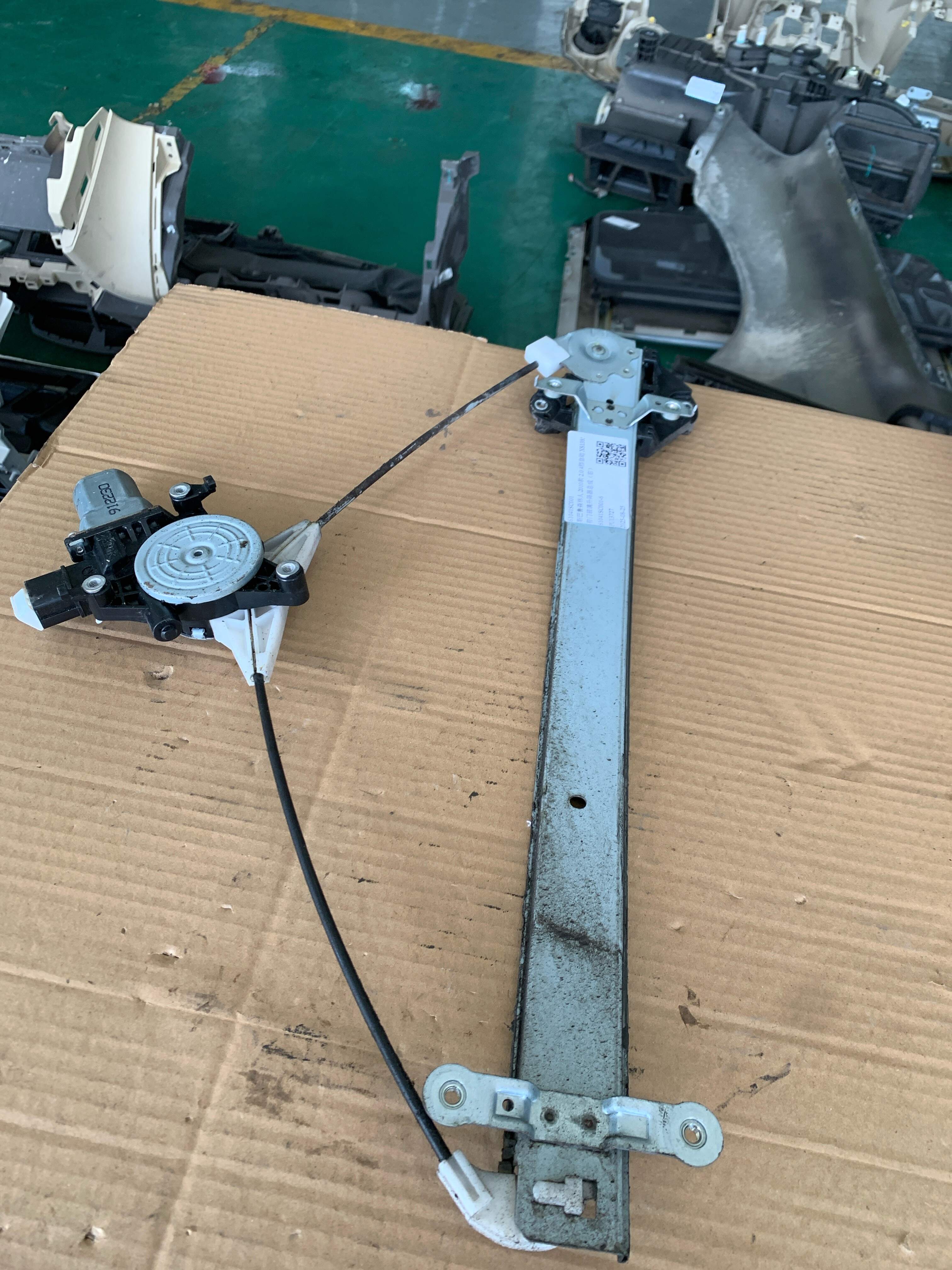 61041SC001 Front Door Window Regulator Assembly, Right