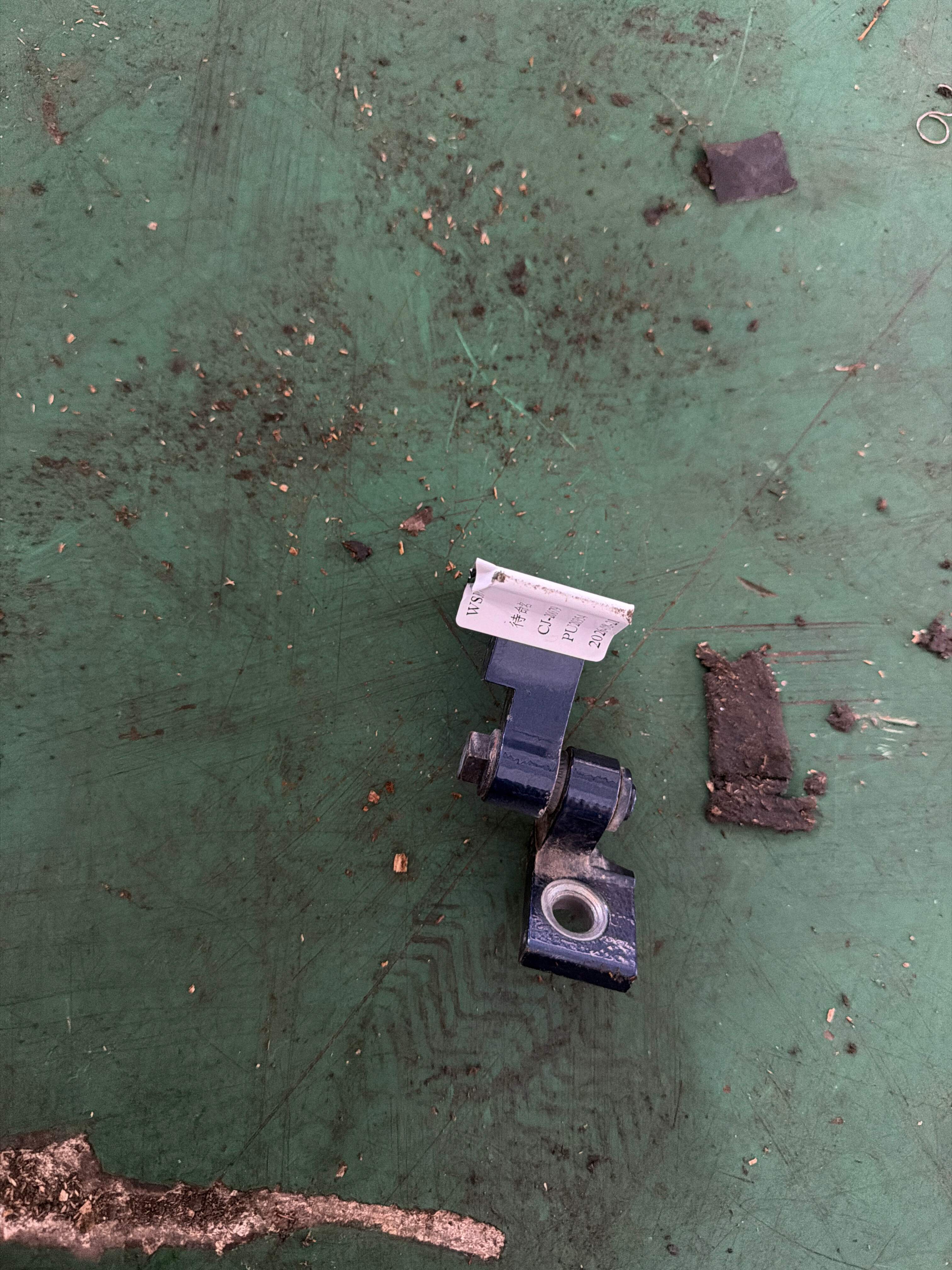 41007495992 Rear Door Hinge (Upper Right)