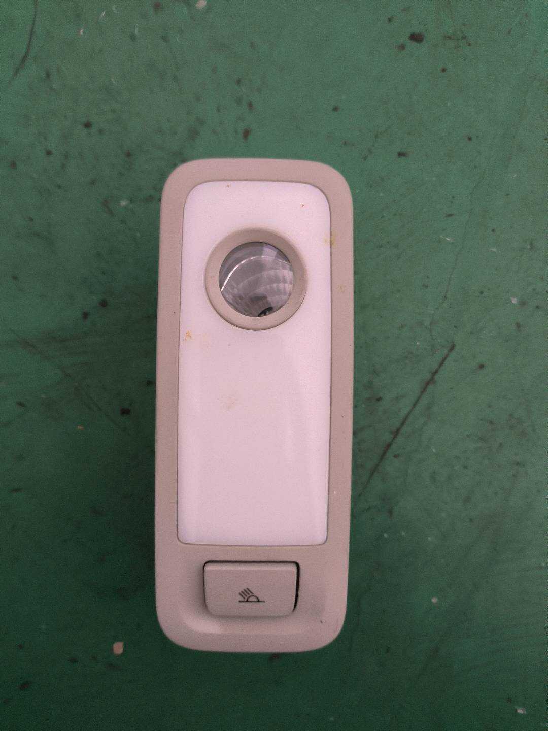 8R0947292 阅读灯