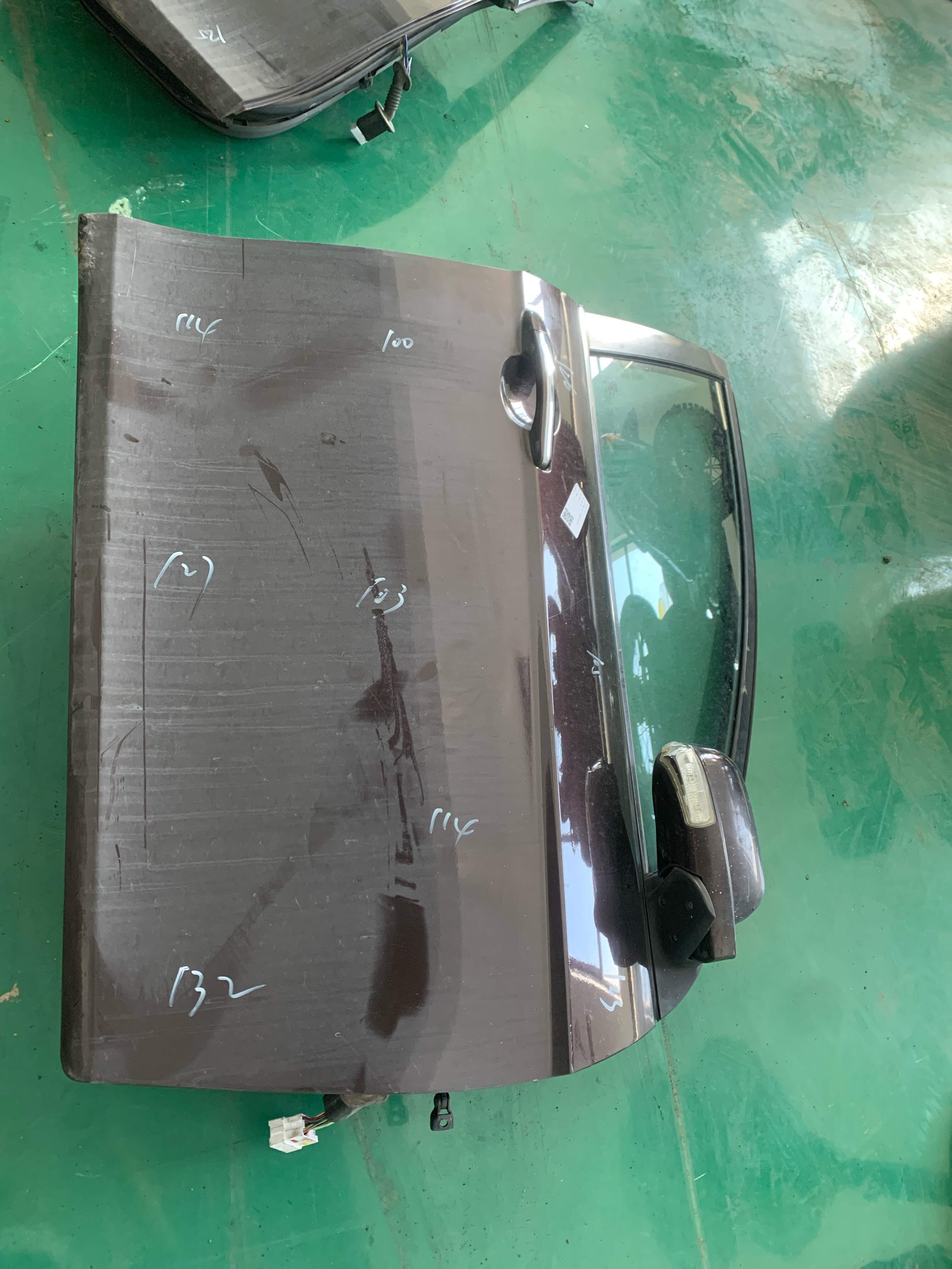 5075000200 前门壳（右）