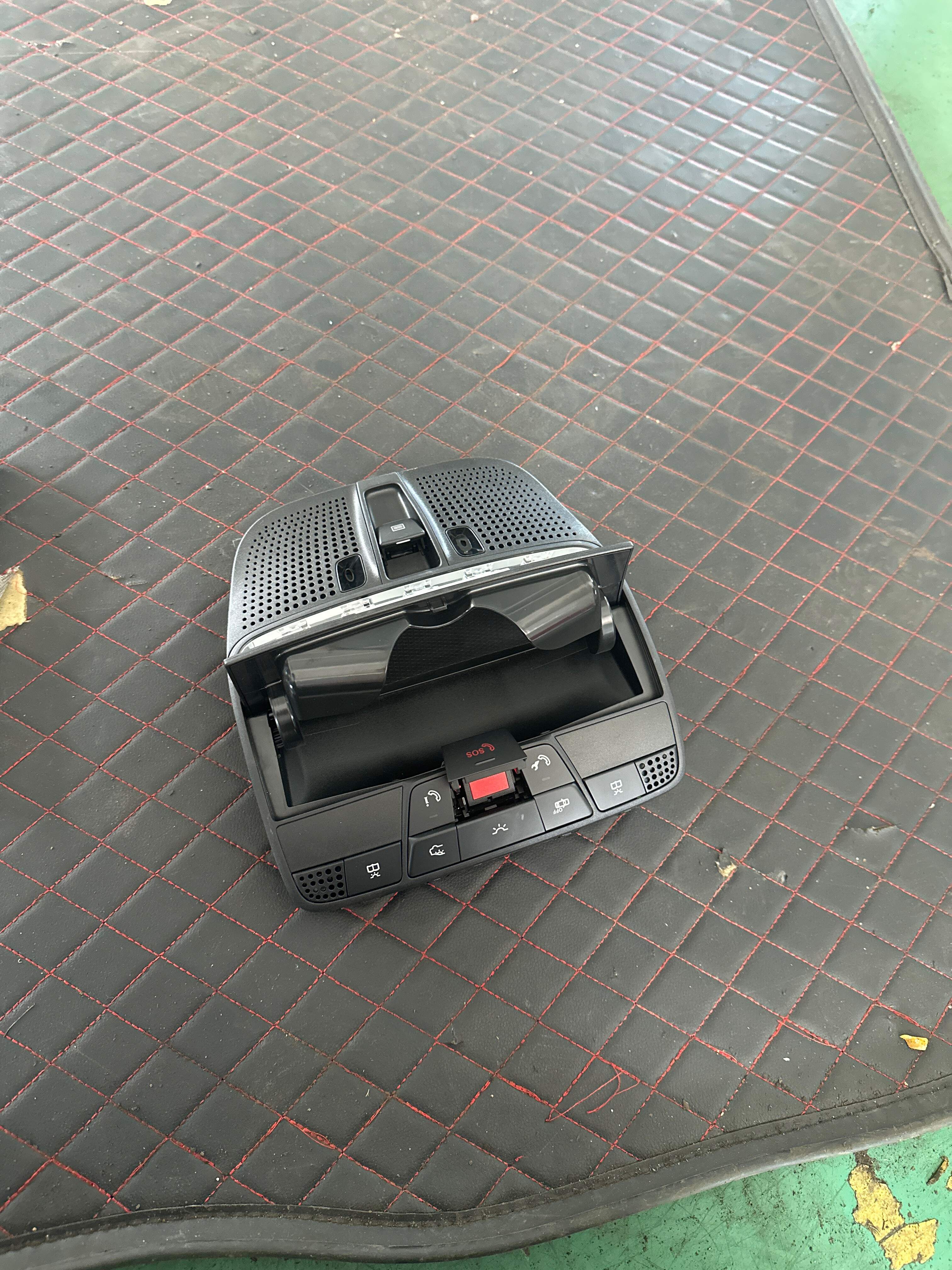 A00090088159051 车顶控制台