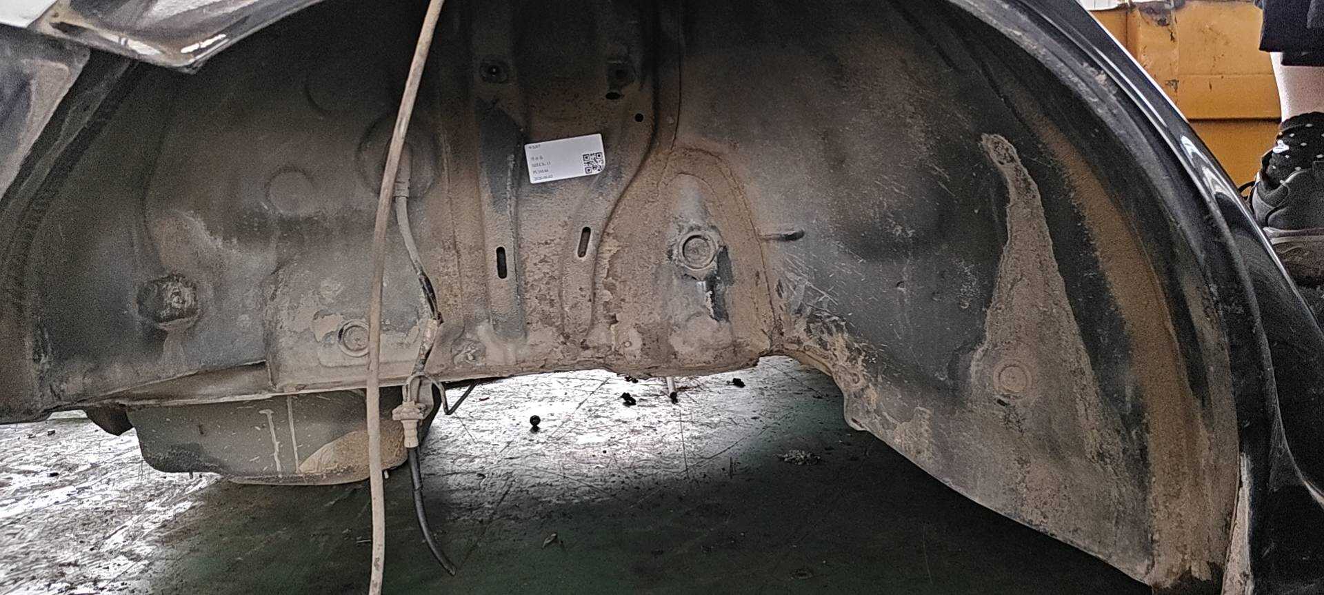 L8R0809410G 后轮罩外板(右)