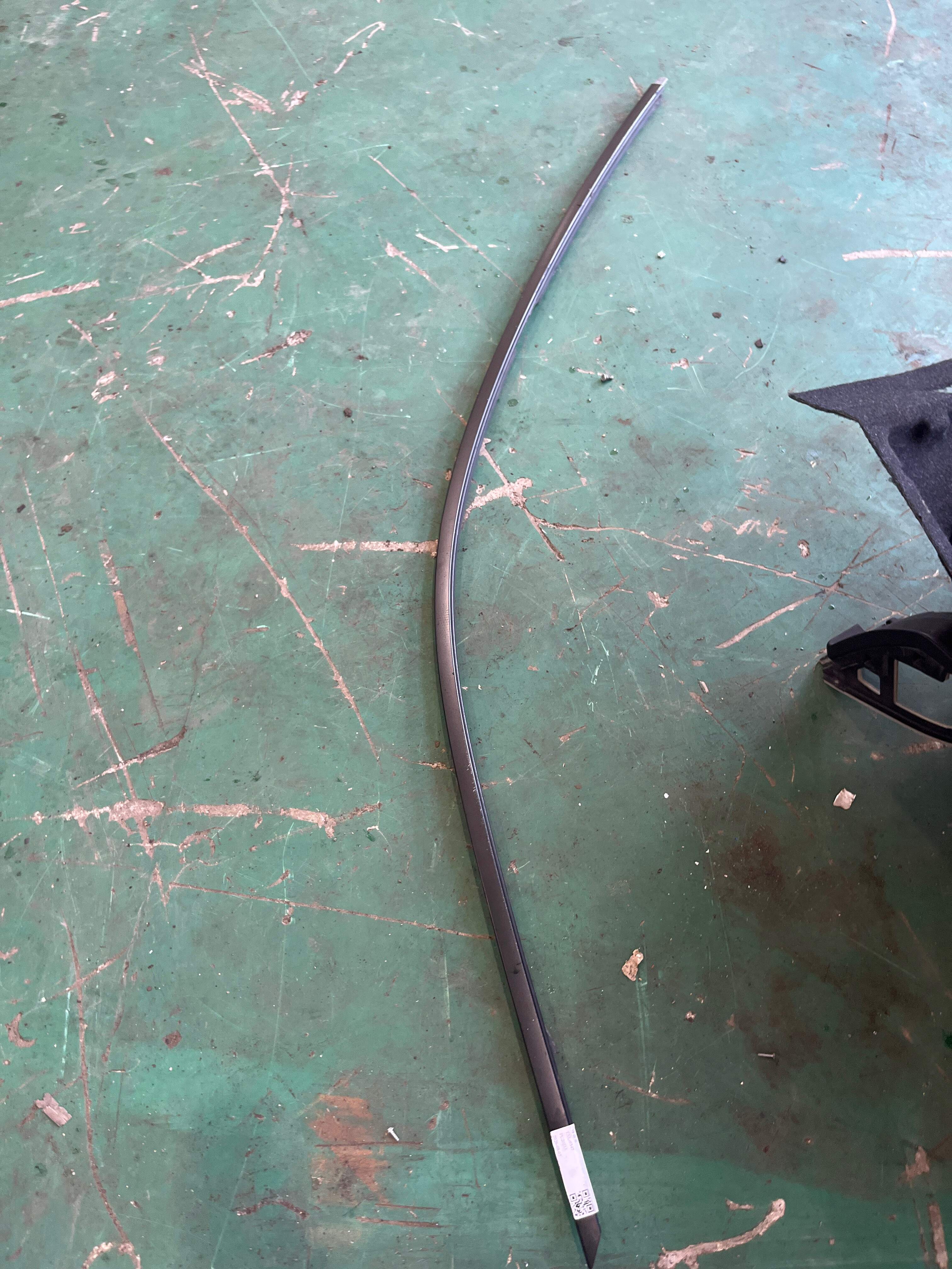 51337433421 Side Body Roof Trim Strip, Left
