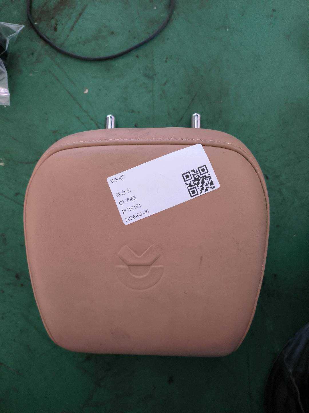 P0072687AC Leather-Trimmed Front Headrest Assembly