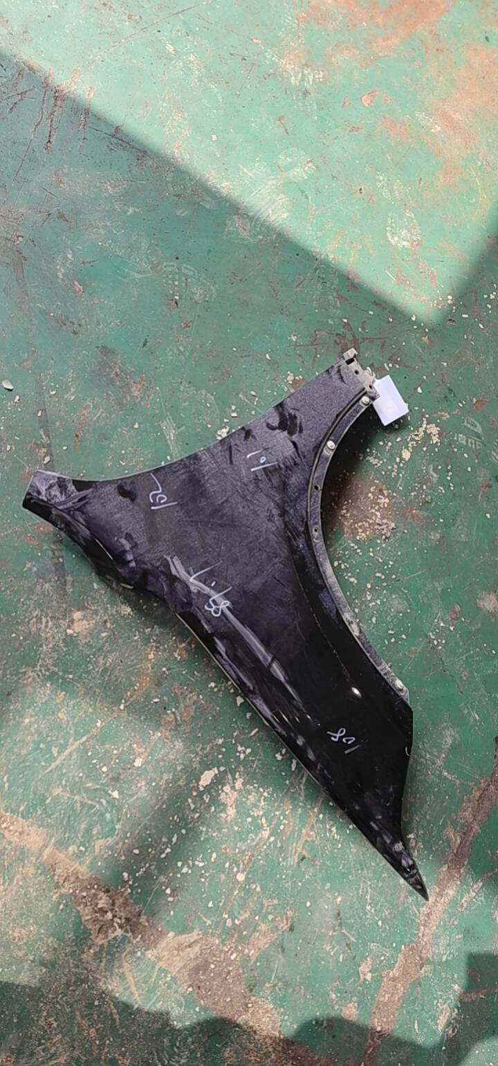 41007427299 Front Fender, Left