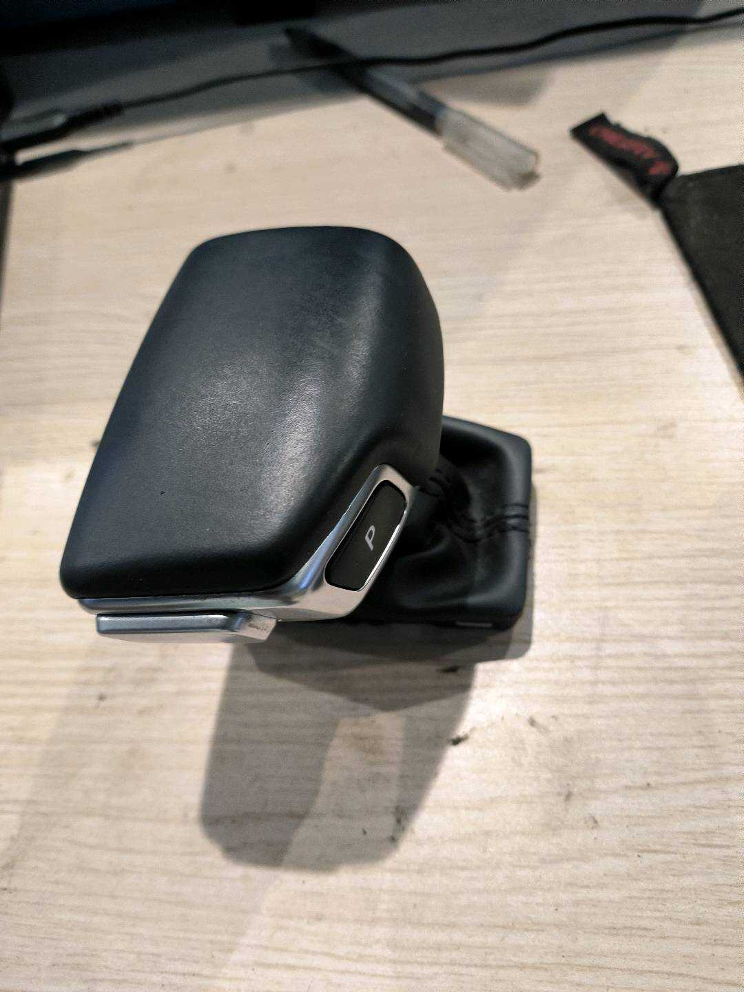 8W1713140E Shift Lever Knob