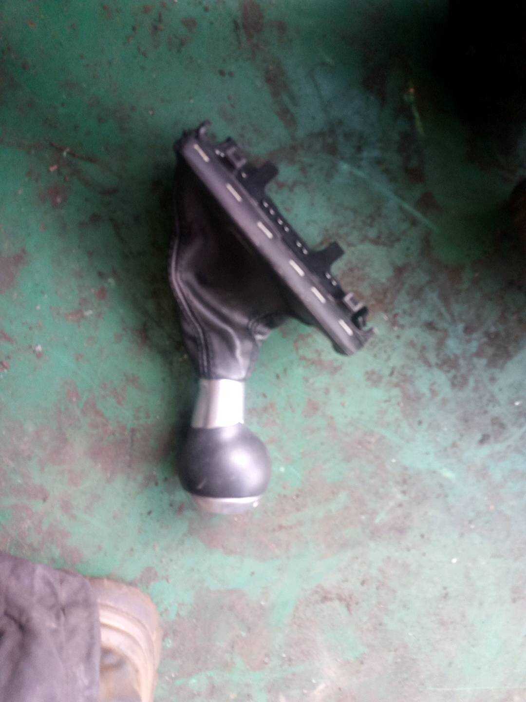 L8UD713139TAH 变速器换档杆手柄