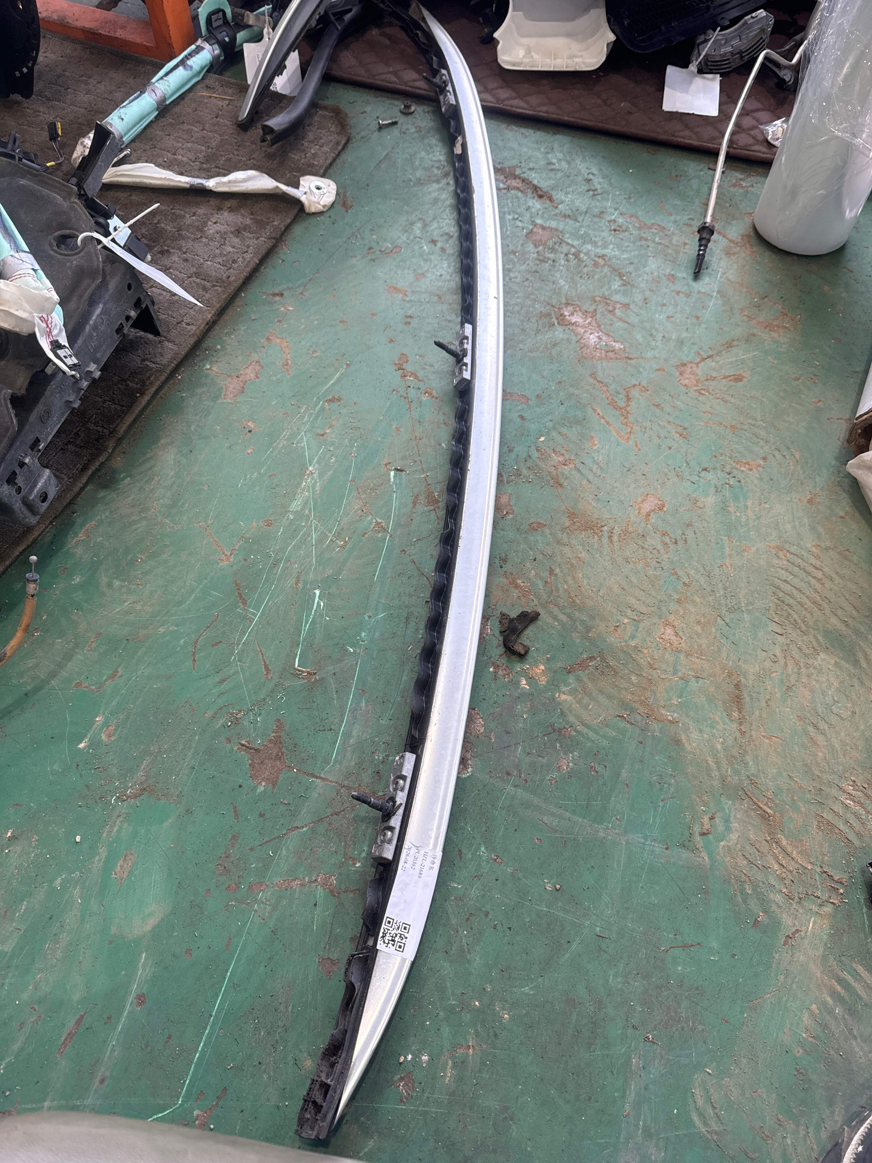 51137338662 Roof Rack, Right
