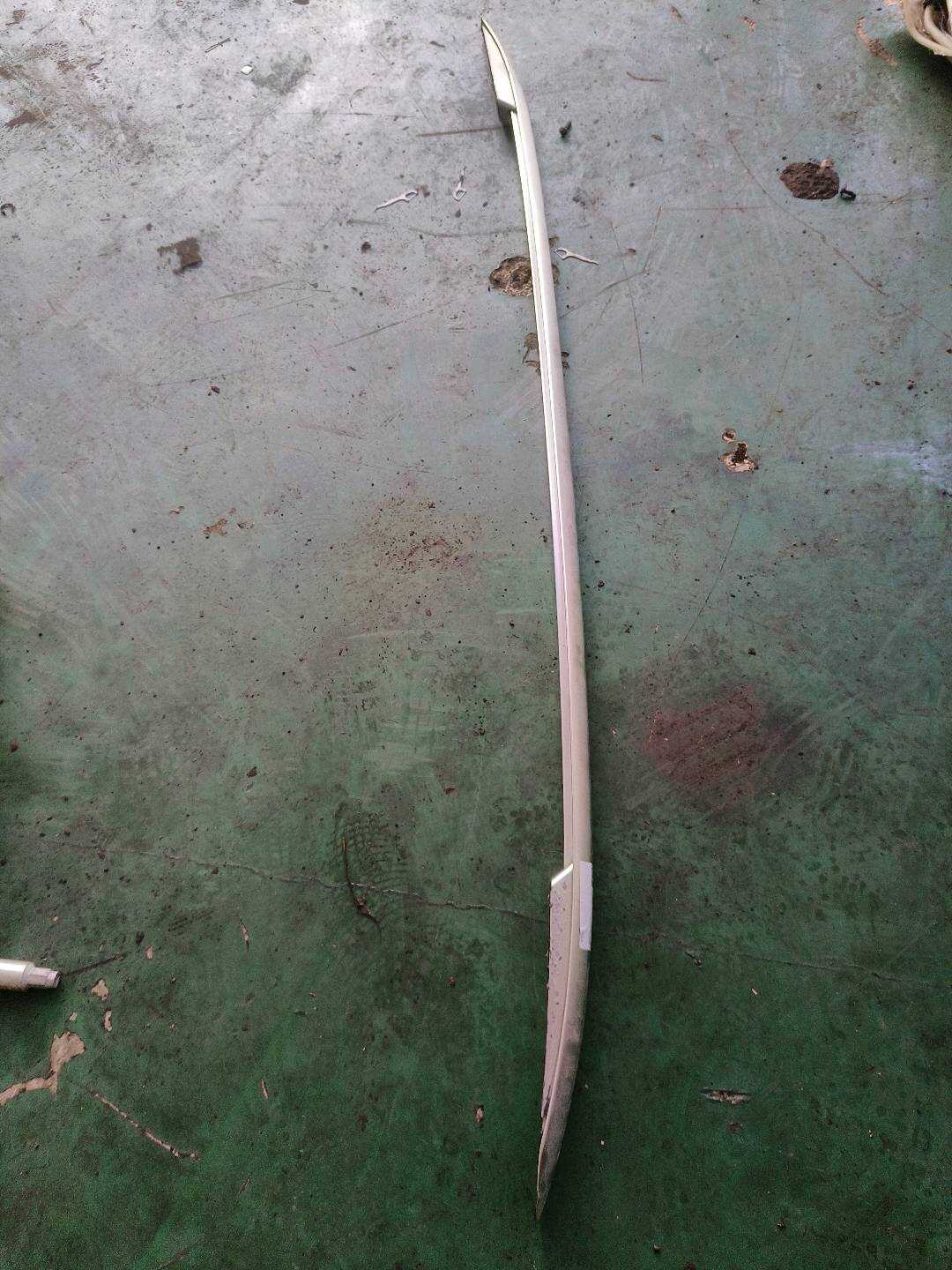 95855904401 车顶行李架(右)