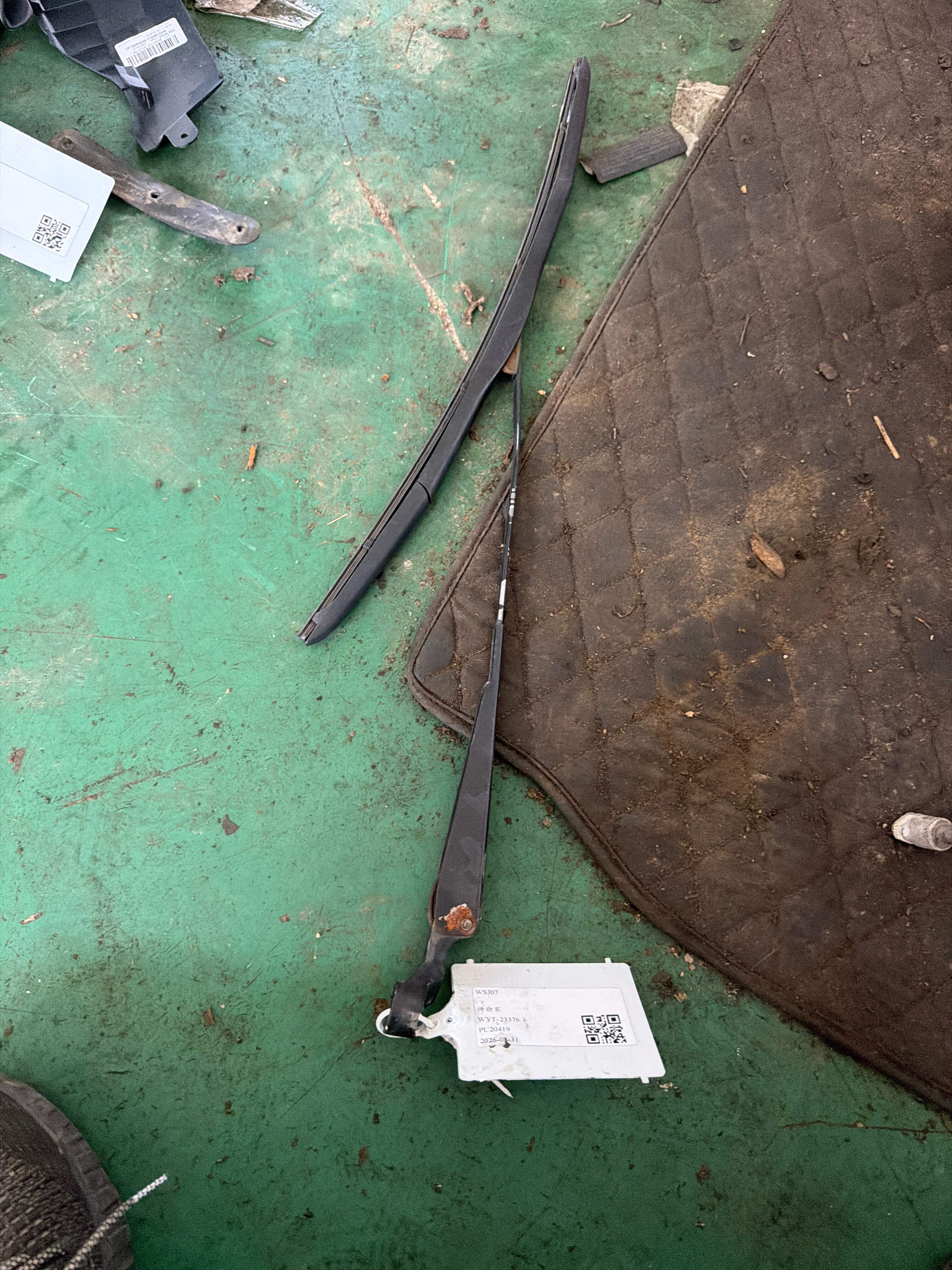 321955409 Front Windshield Wiper Arm, Left