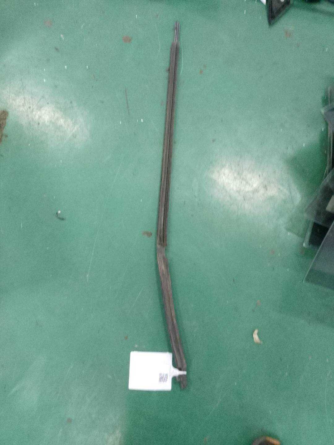 7573002410 后门玻璃压条(右外)