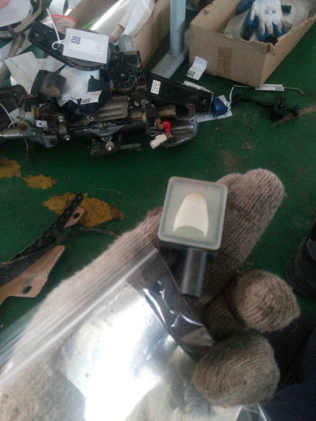 65779475697 B柱气囊传感器(左)