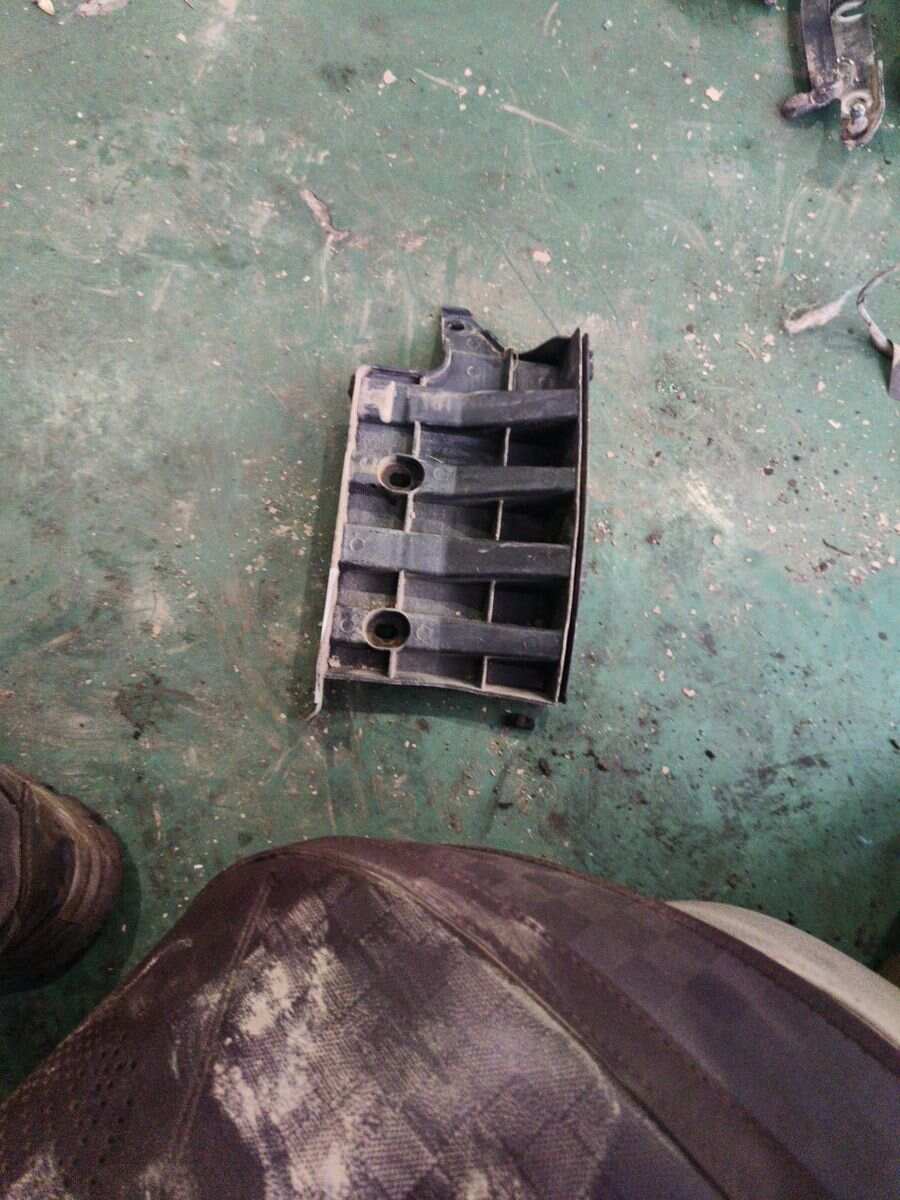 4F5807898B Tail Light Lower Bracket, Right