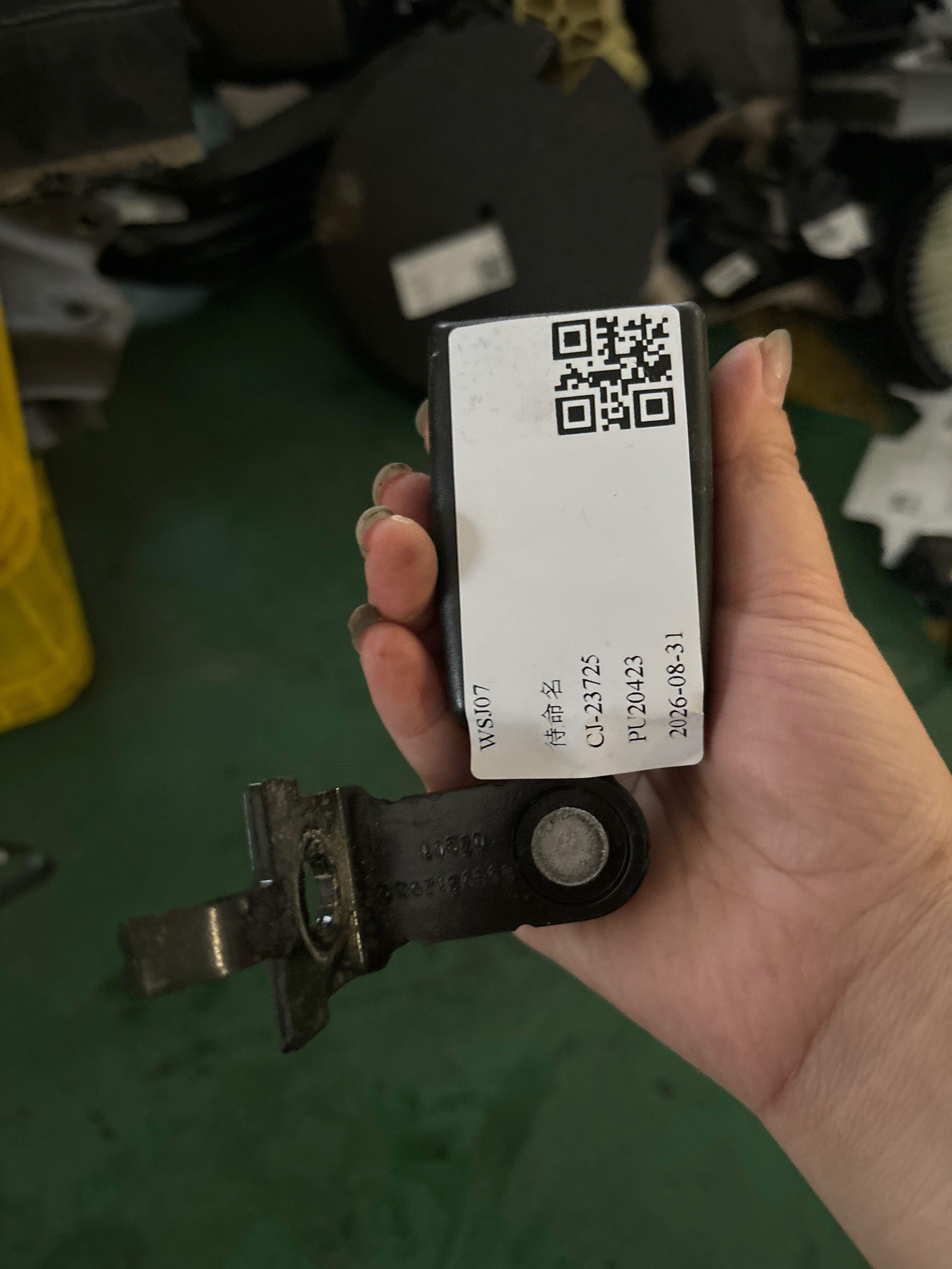 72117171197 后座椅安全带扣(右)