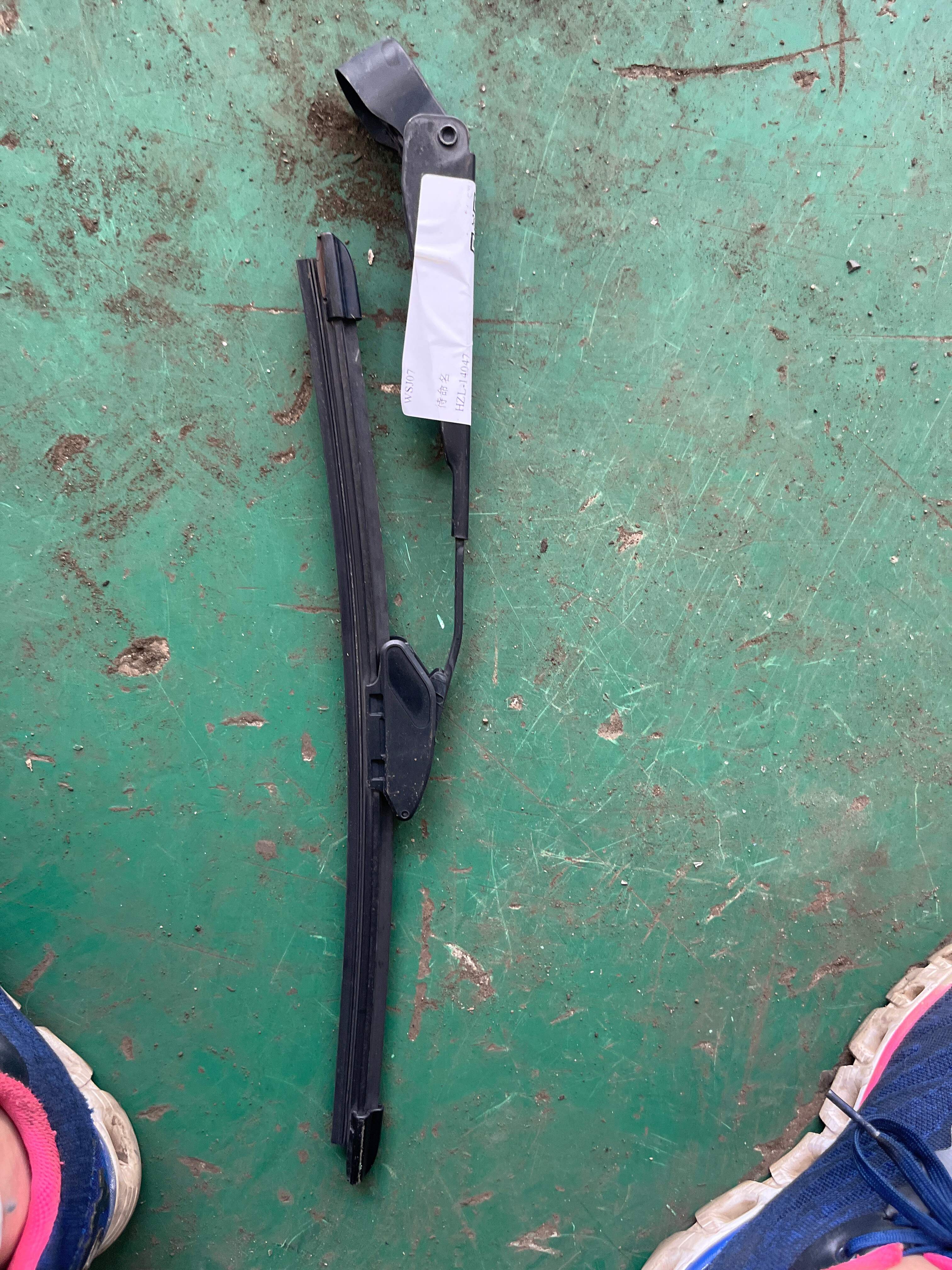 LR003297 Trunk Lid Glass Wiper Arm