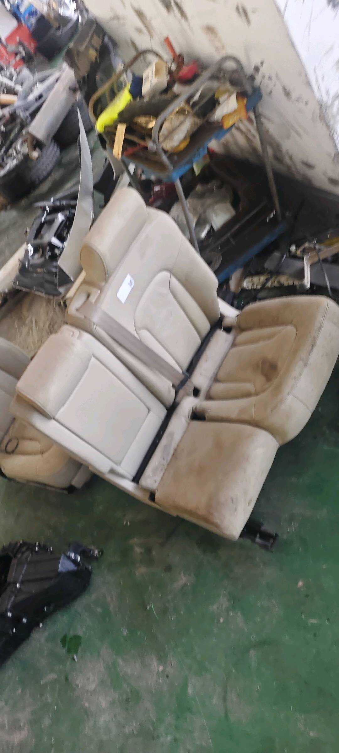4L0883775A 后座椅靠背软垫(左)