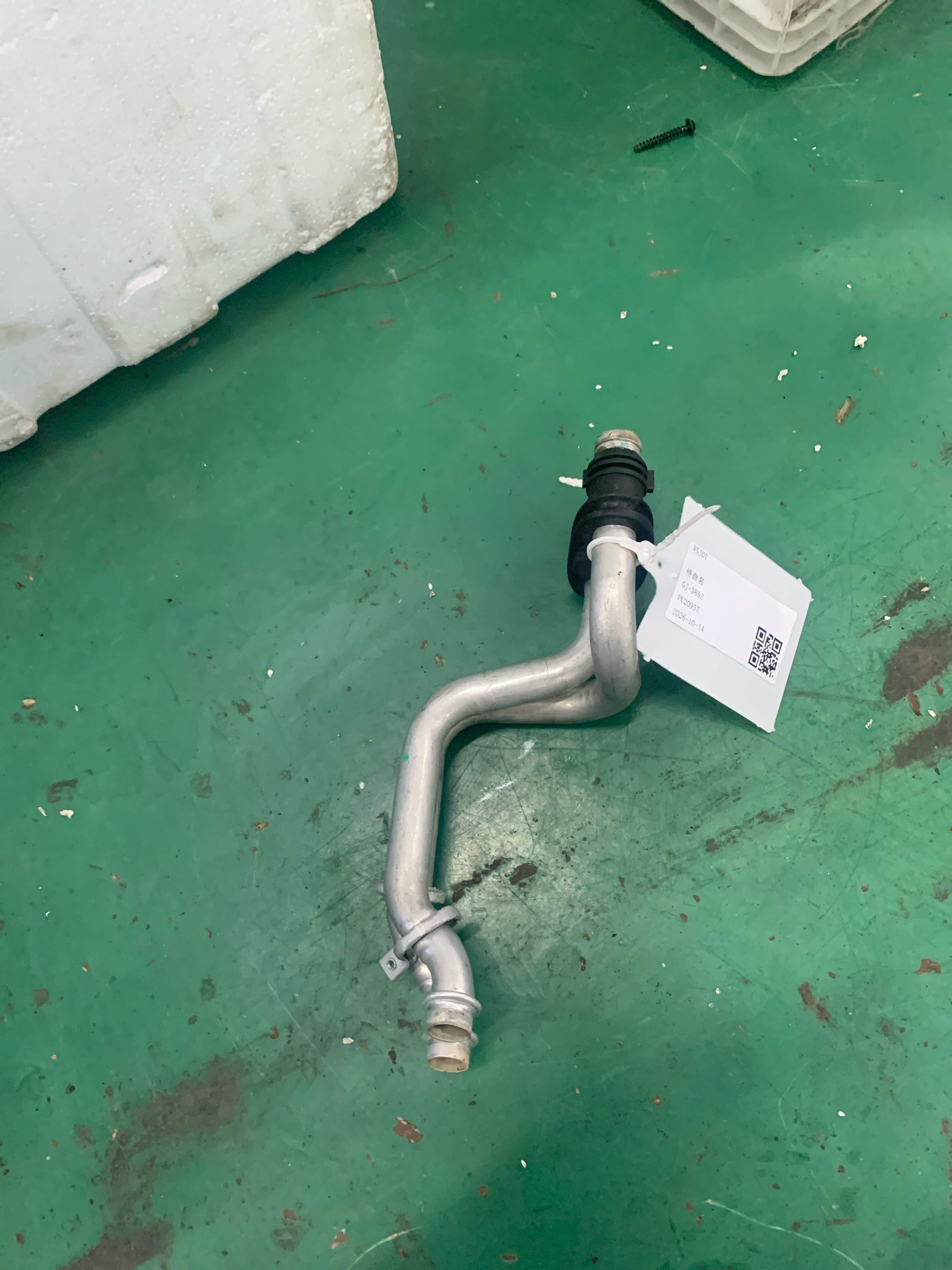 L1KD819857 暖风水箱铝水管