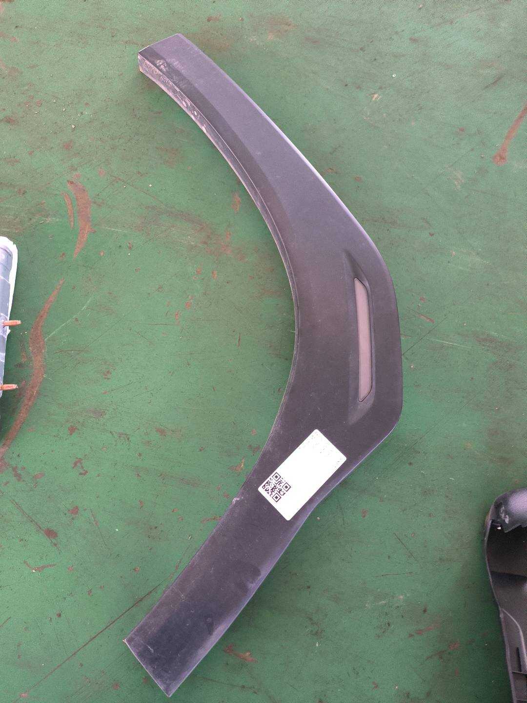 P0008469AJ Rear Wheel Arch Molding Assembly - Right