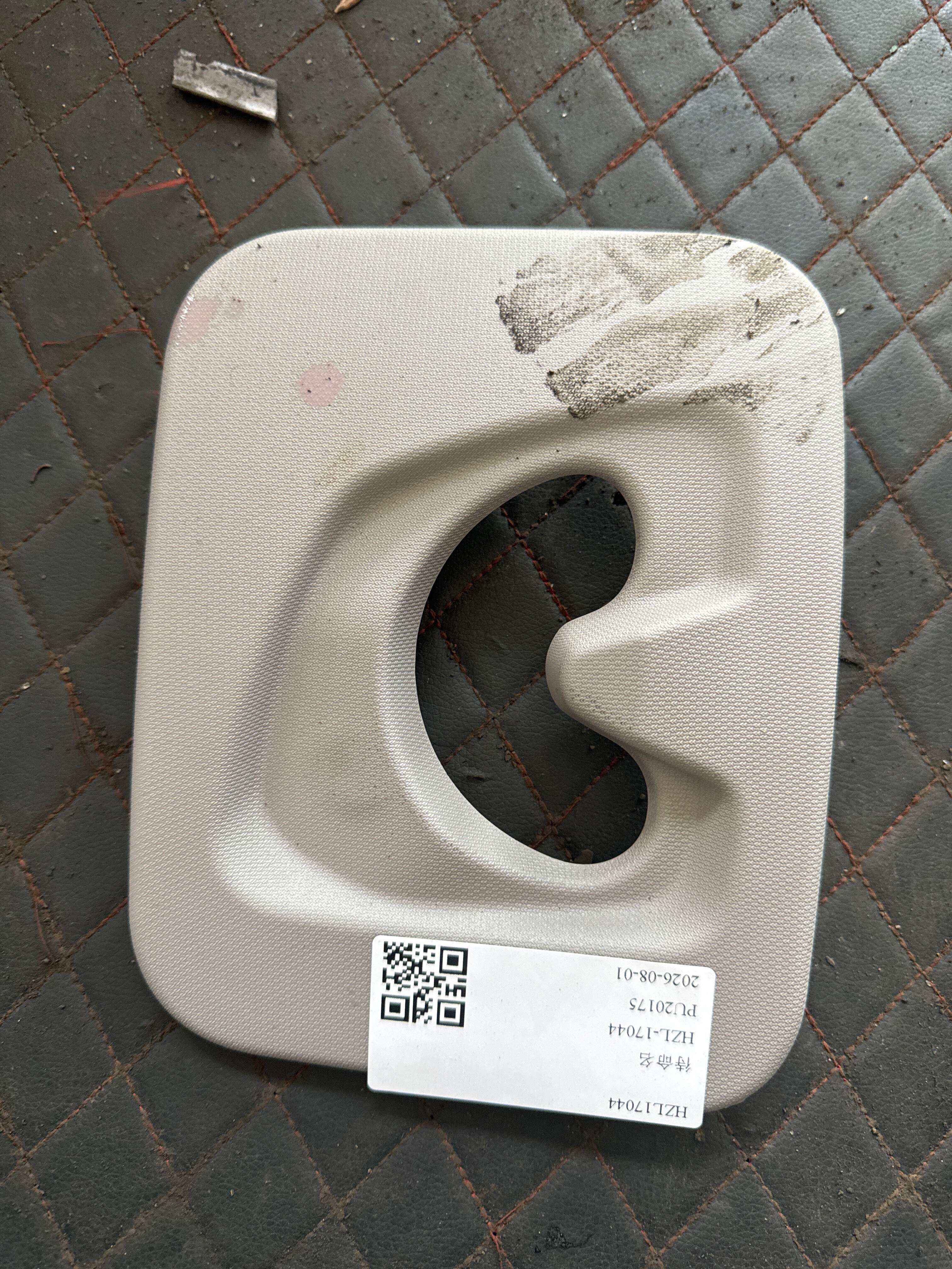 51467408761 安全带出口饰板