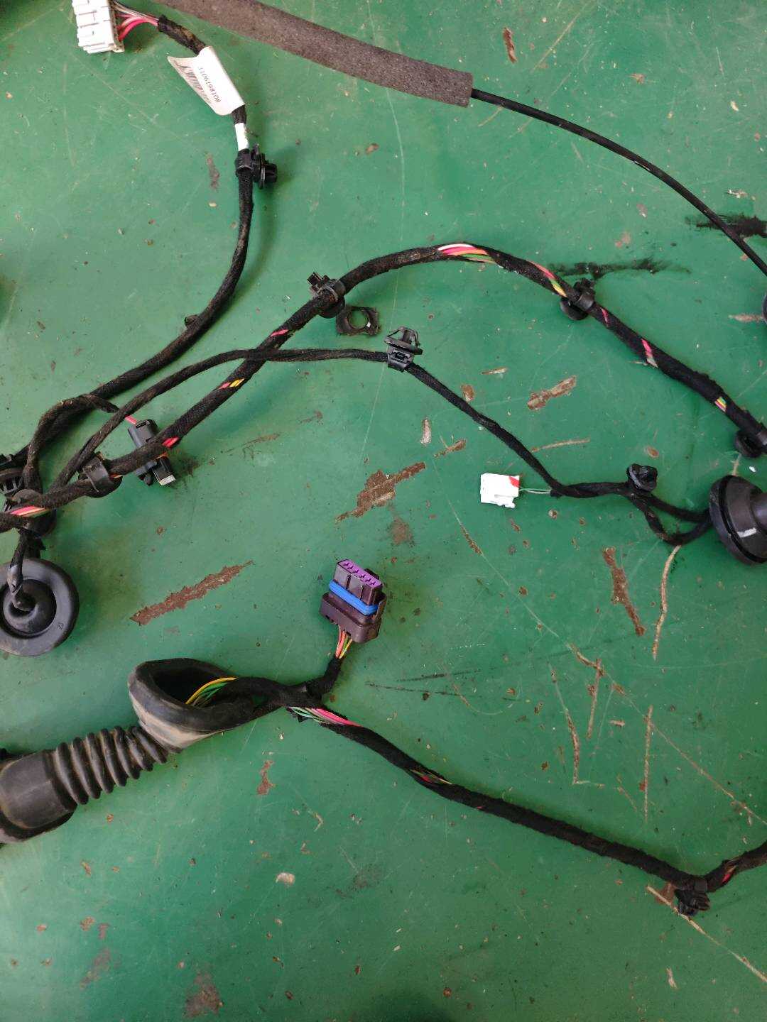MEH4002300D1 Left Rear Door Wiring Harness