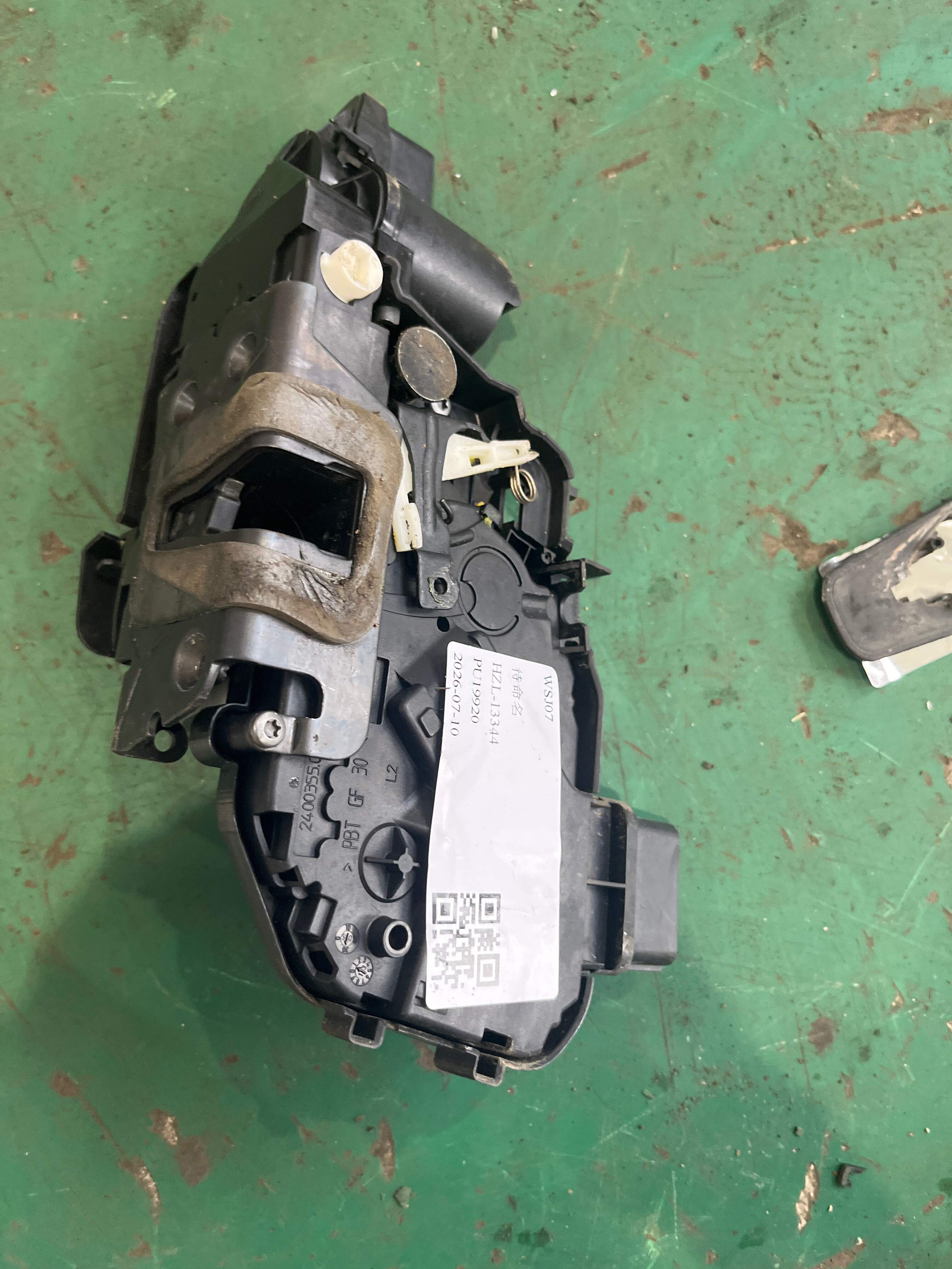 LR013892 Rear Door Lock Mechanism, Left