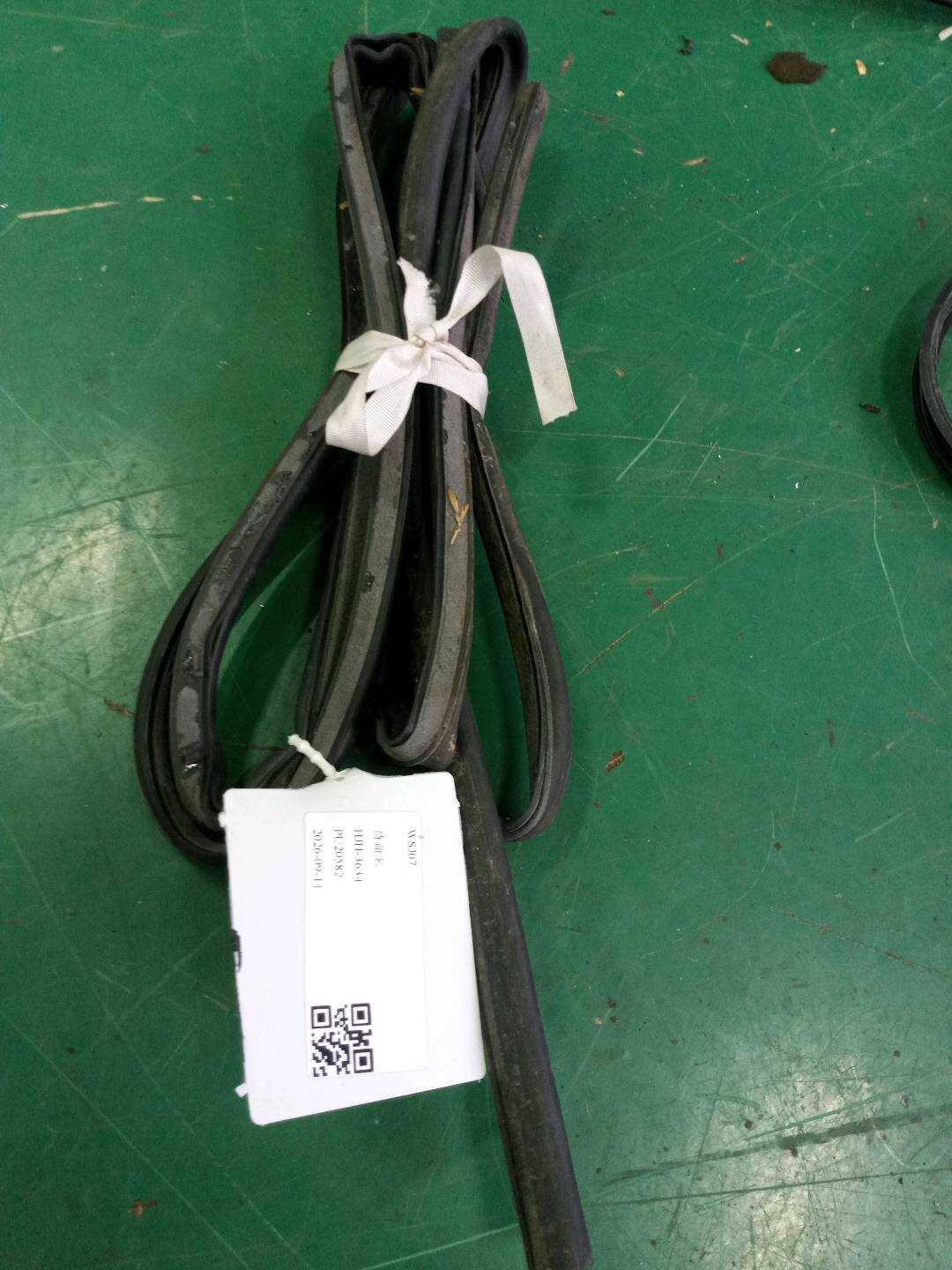 51727468734 后门车身密封胶条（右）