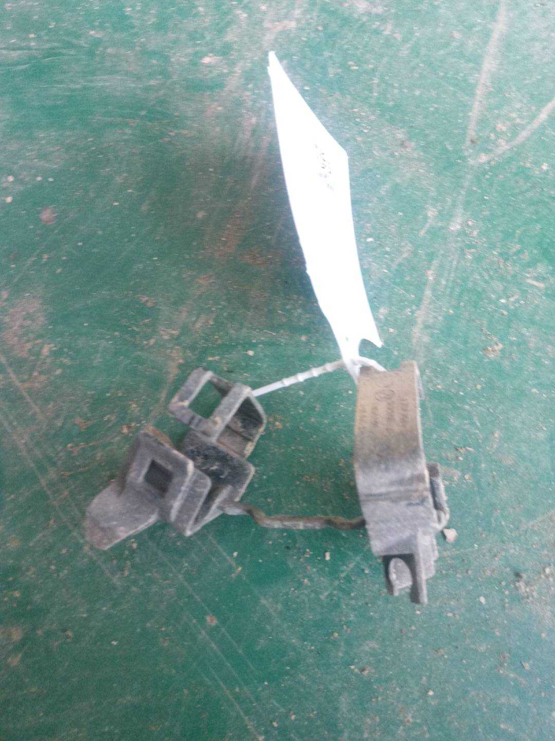 34526789344 ABS后轮传感器支架(右)