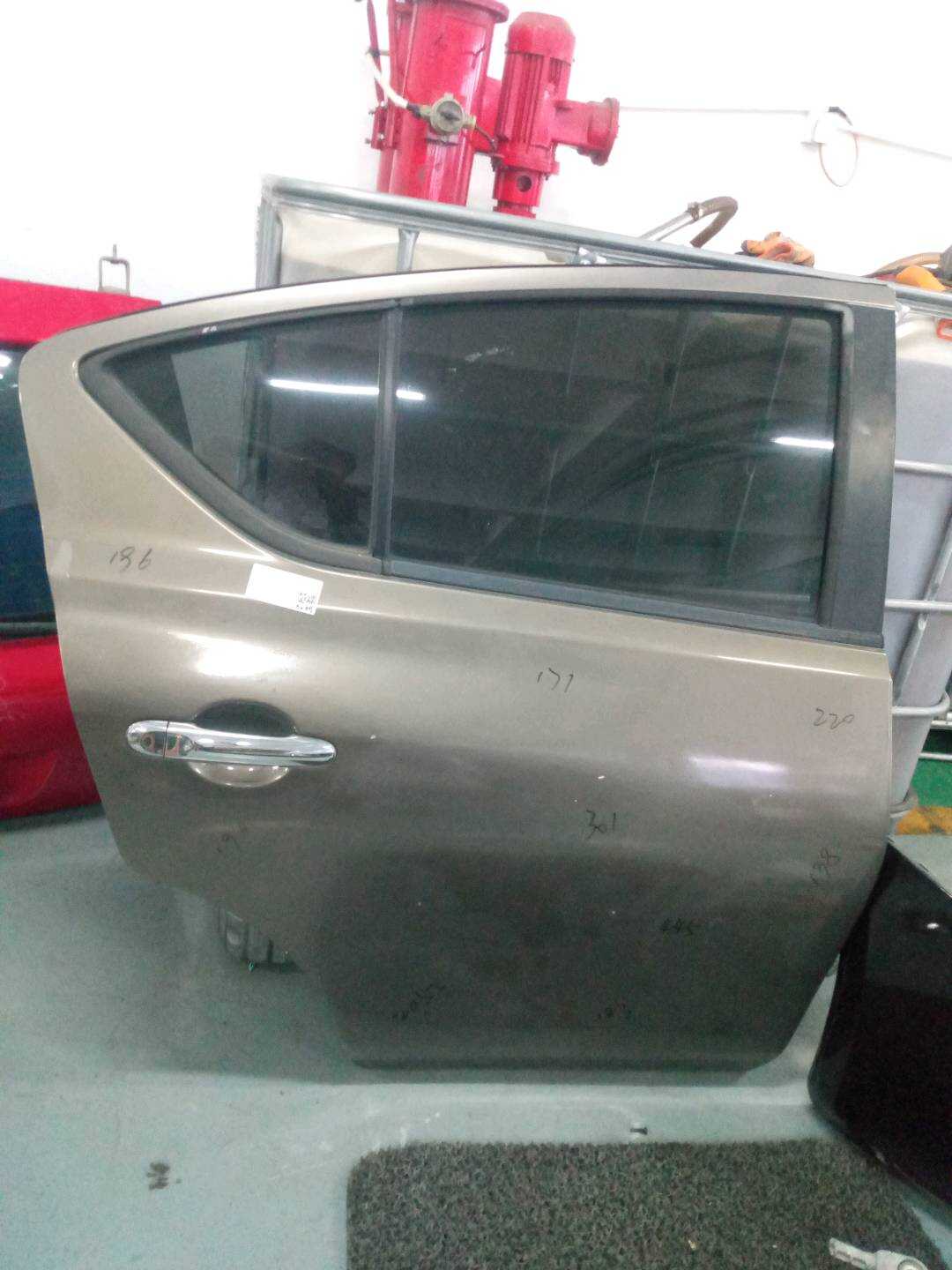 H21003AWMB 后门壳(右)