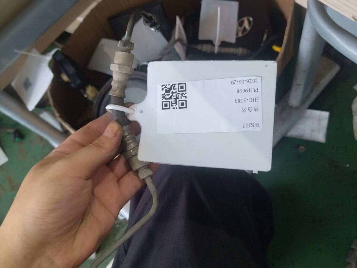 587184V300 总泵至液压单元第一制动管