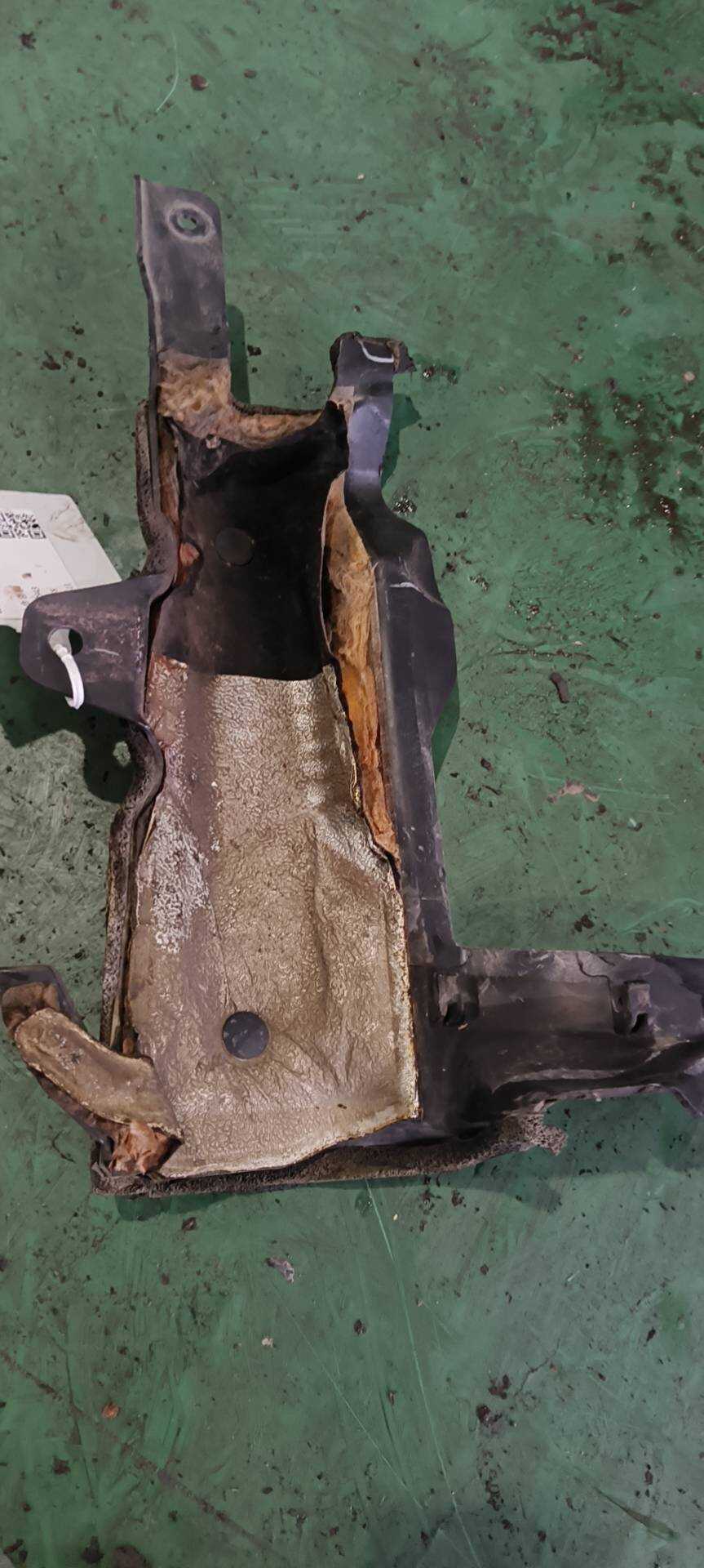 C2Z15245 Insulator, Right