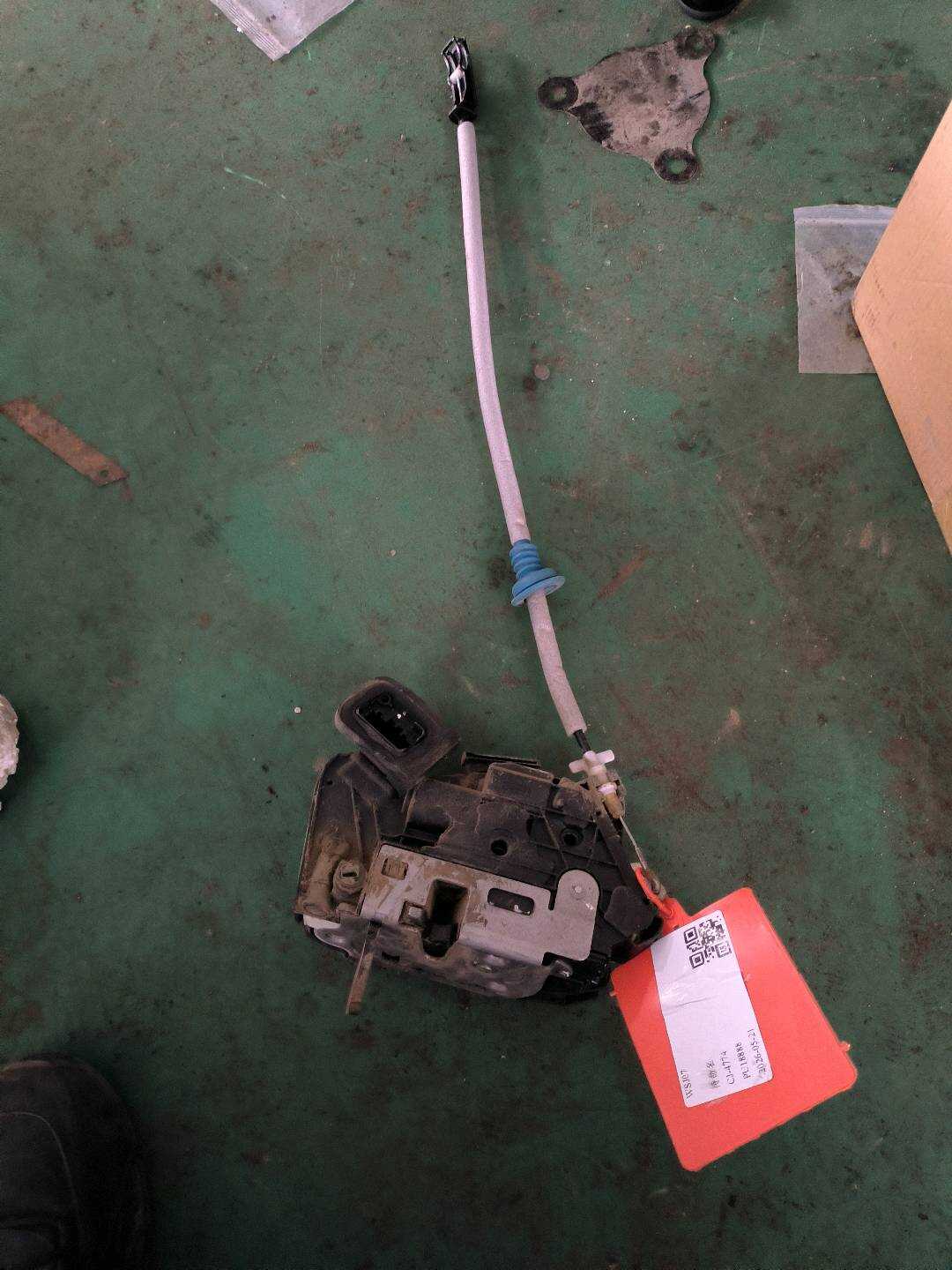 L16D839015C 后门锁总成(左)