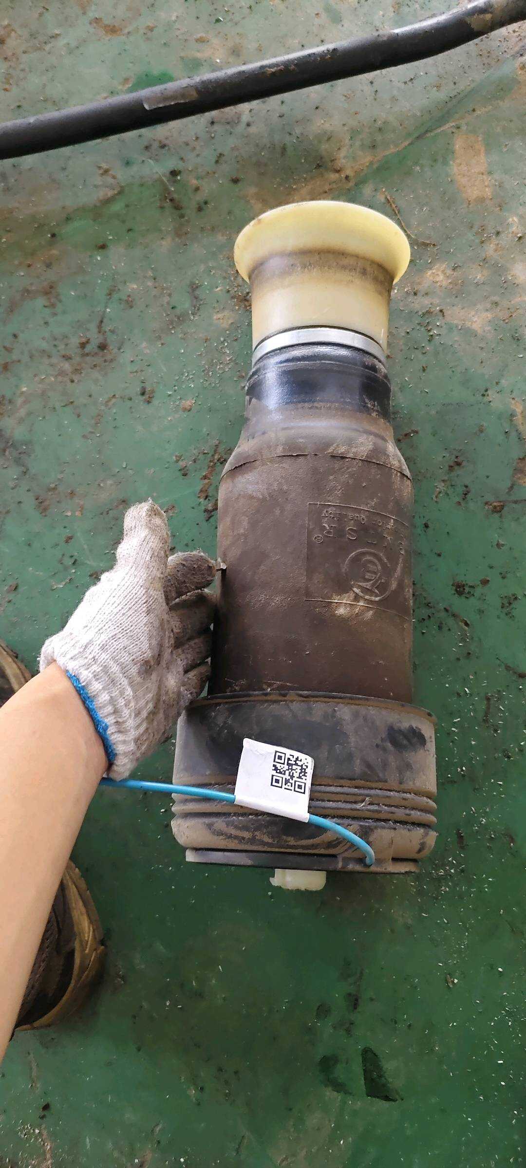 37126790081 后车身减震气囊(右)