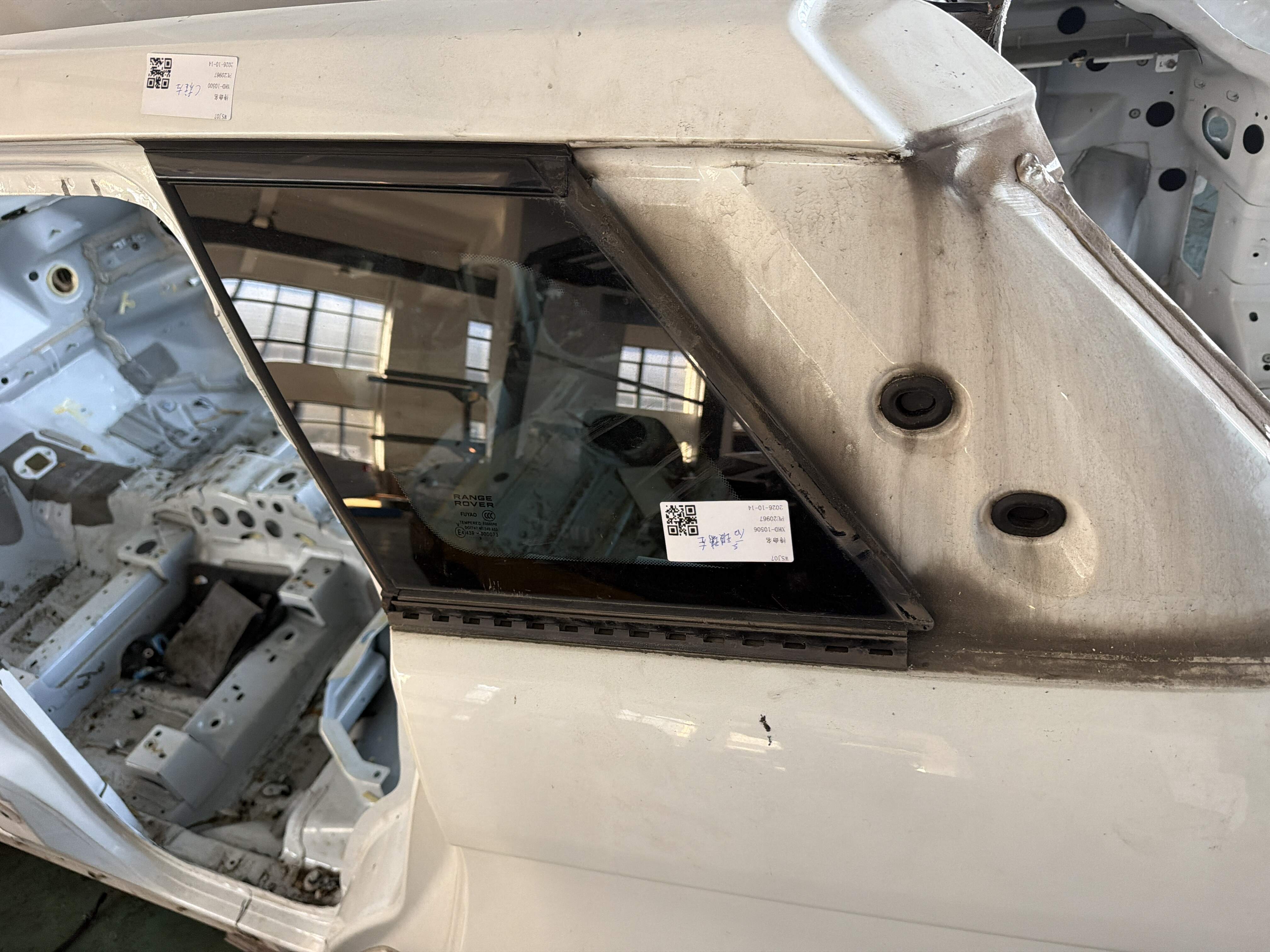 LR027371 Rear Quarter Glass, Left