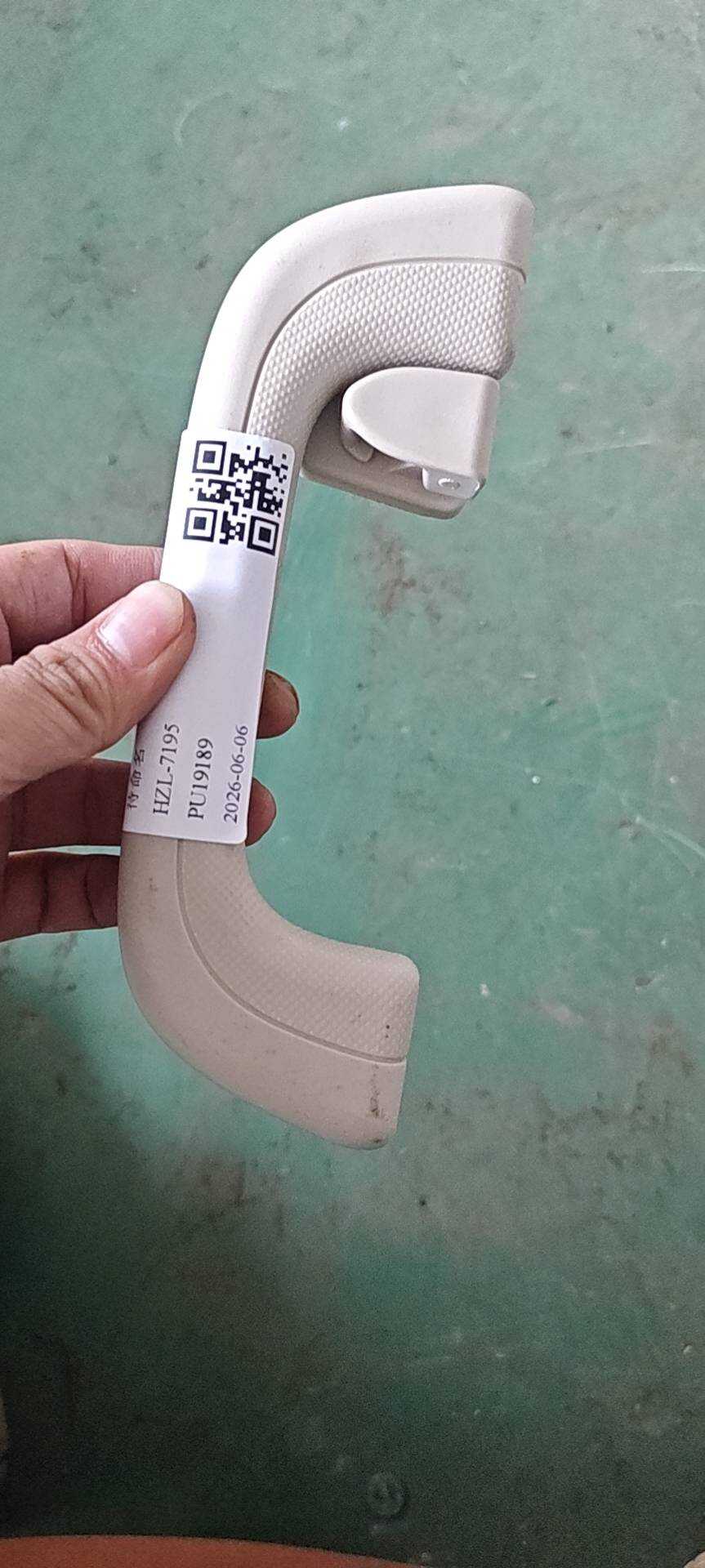 101803492801519 左后安全拉手