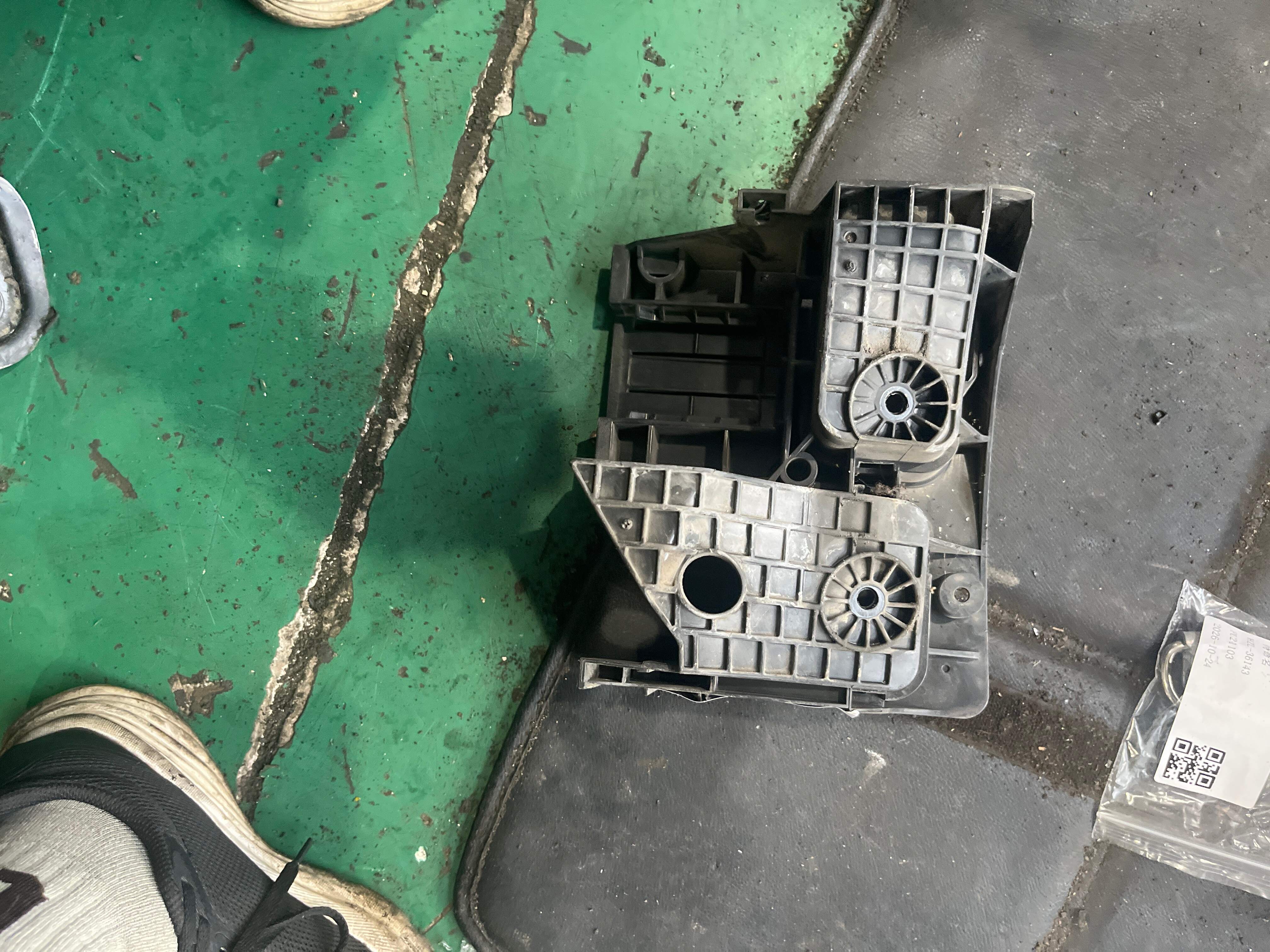 1K0907361C Engine Fuse Box Base