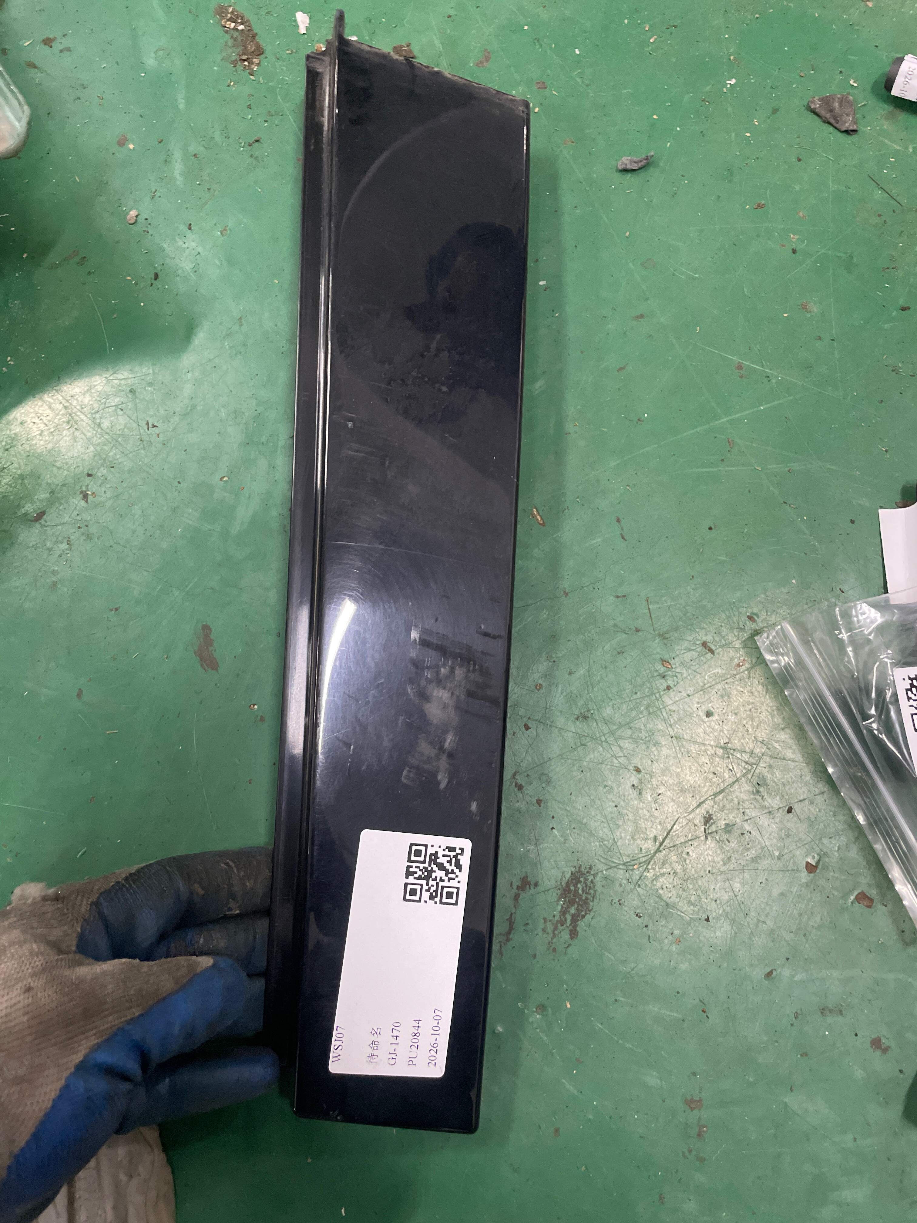 YL00354680 后门窗框外饰板(右前)