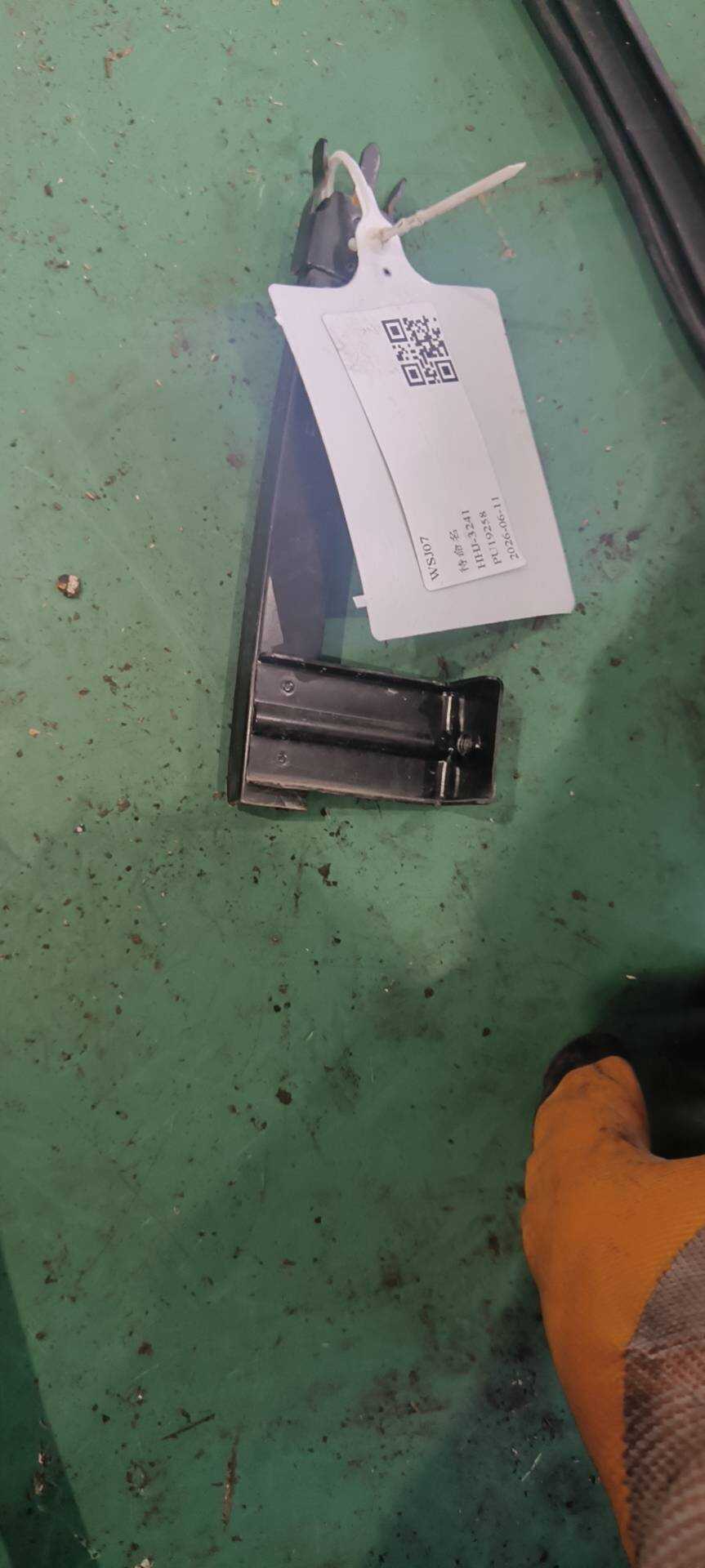 802145MA0A 前门玻璃导轨(右前)
