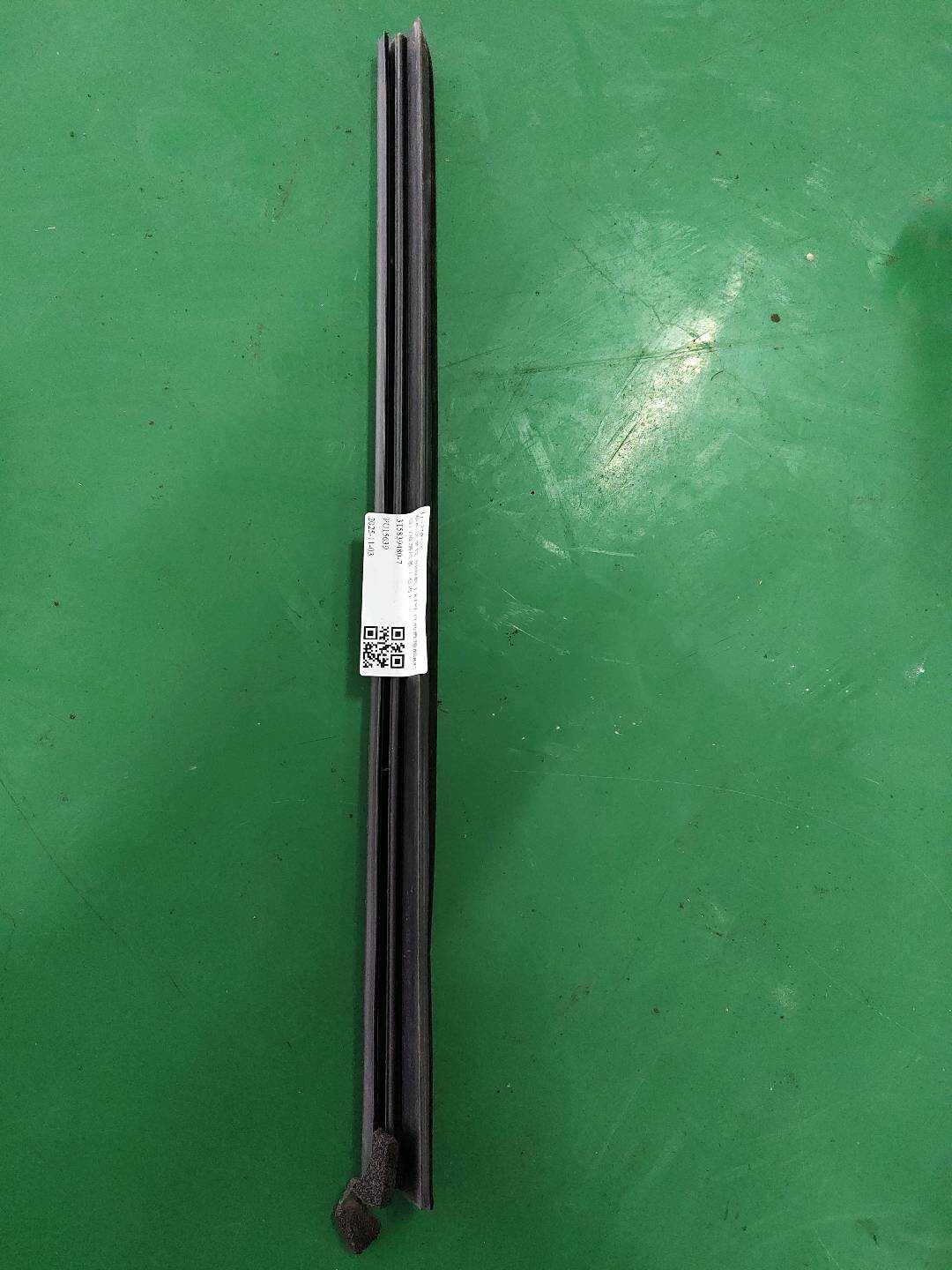 3T5839480 后门玻璃压条(右内)
